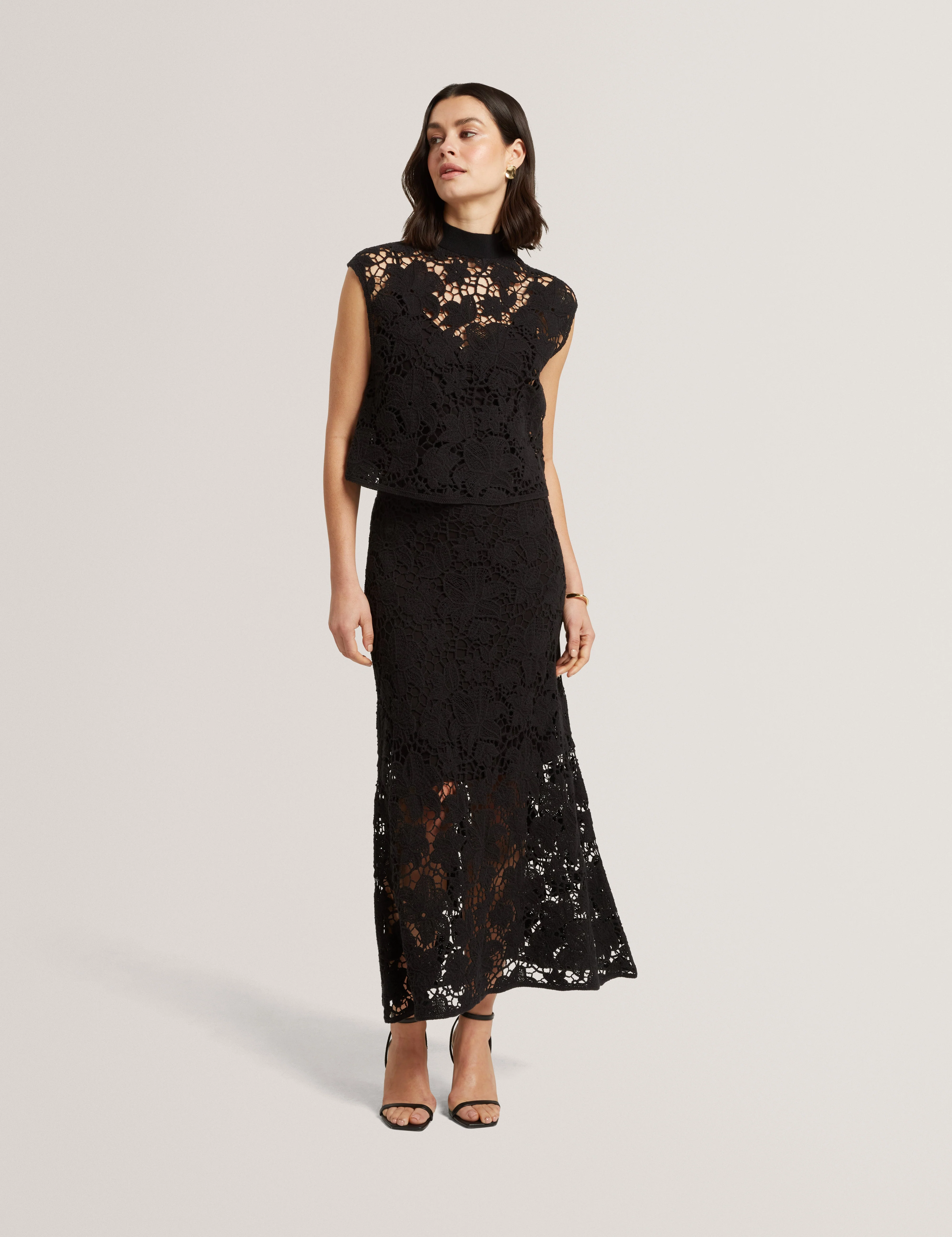Aenabet Cropped Crochet Top Black - Image 2