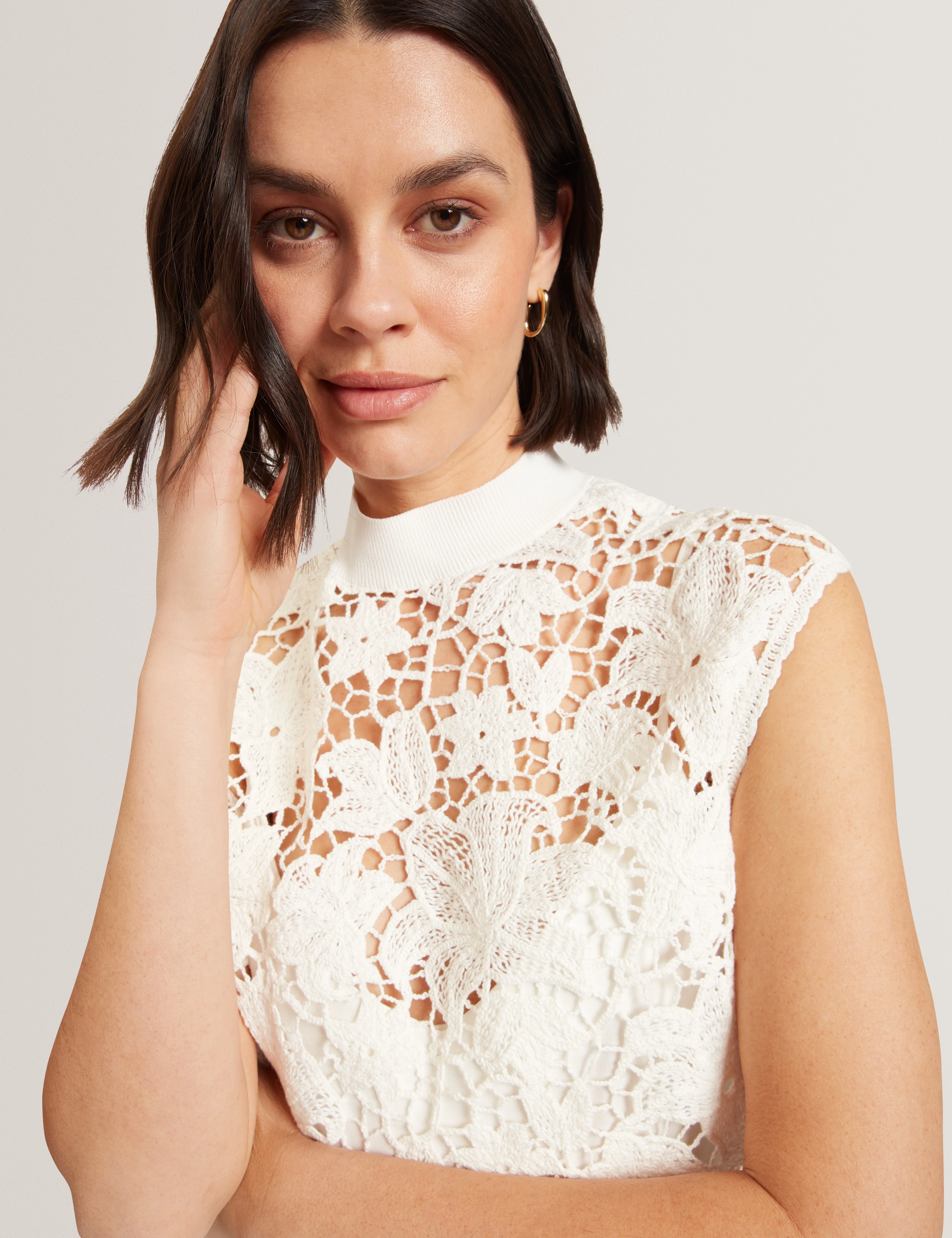 Aenabet Cropped Crochet Top Ivory - Image 4