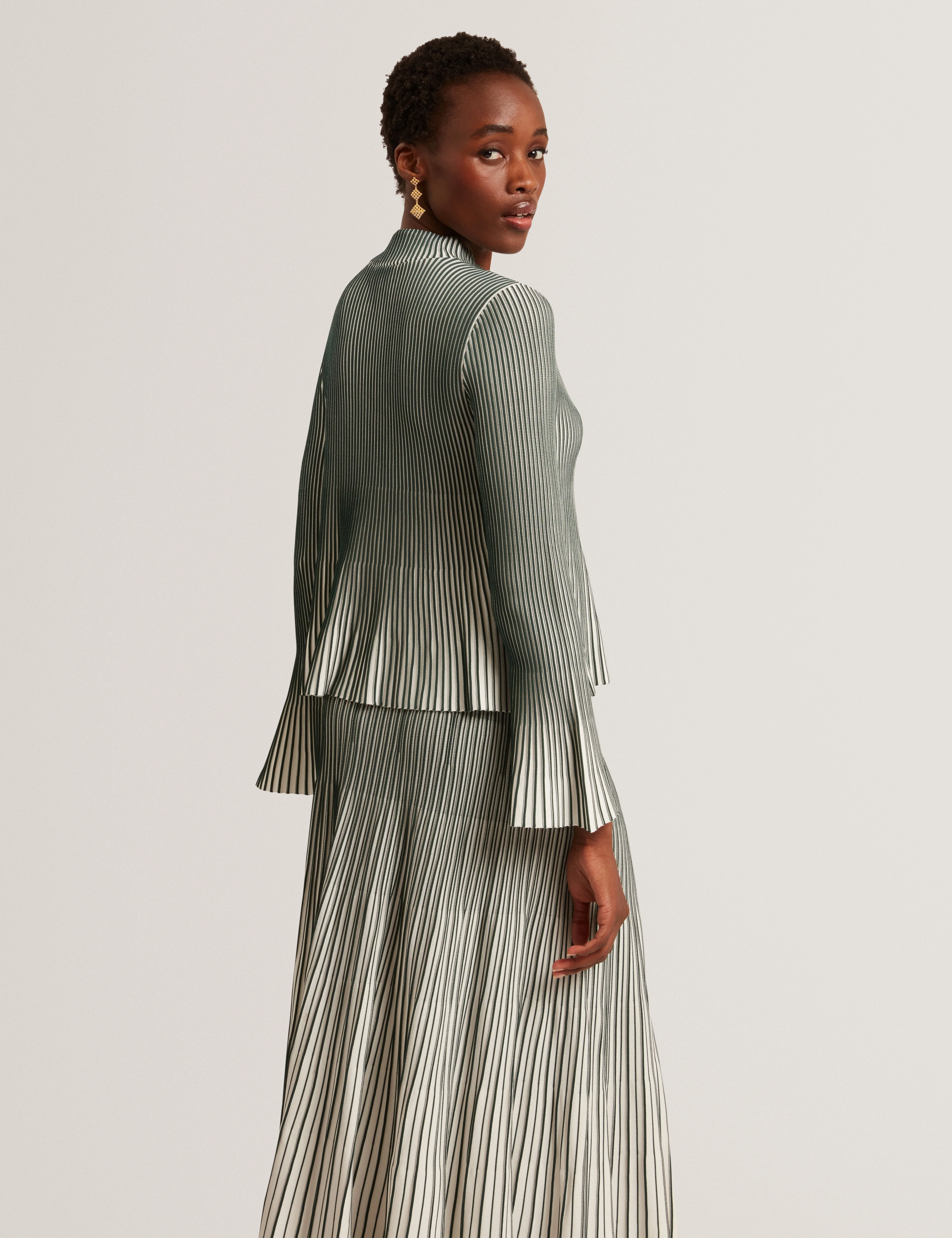 Aeris Ribbed Top With Fluted Hem And Sleeves Dk-Green - Image 4