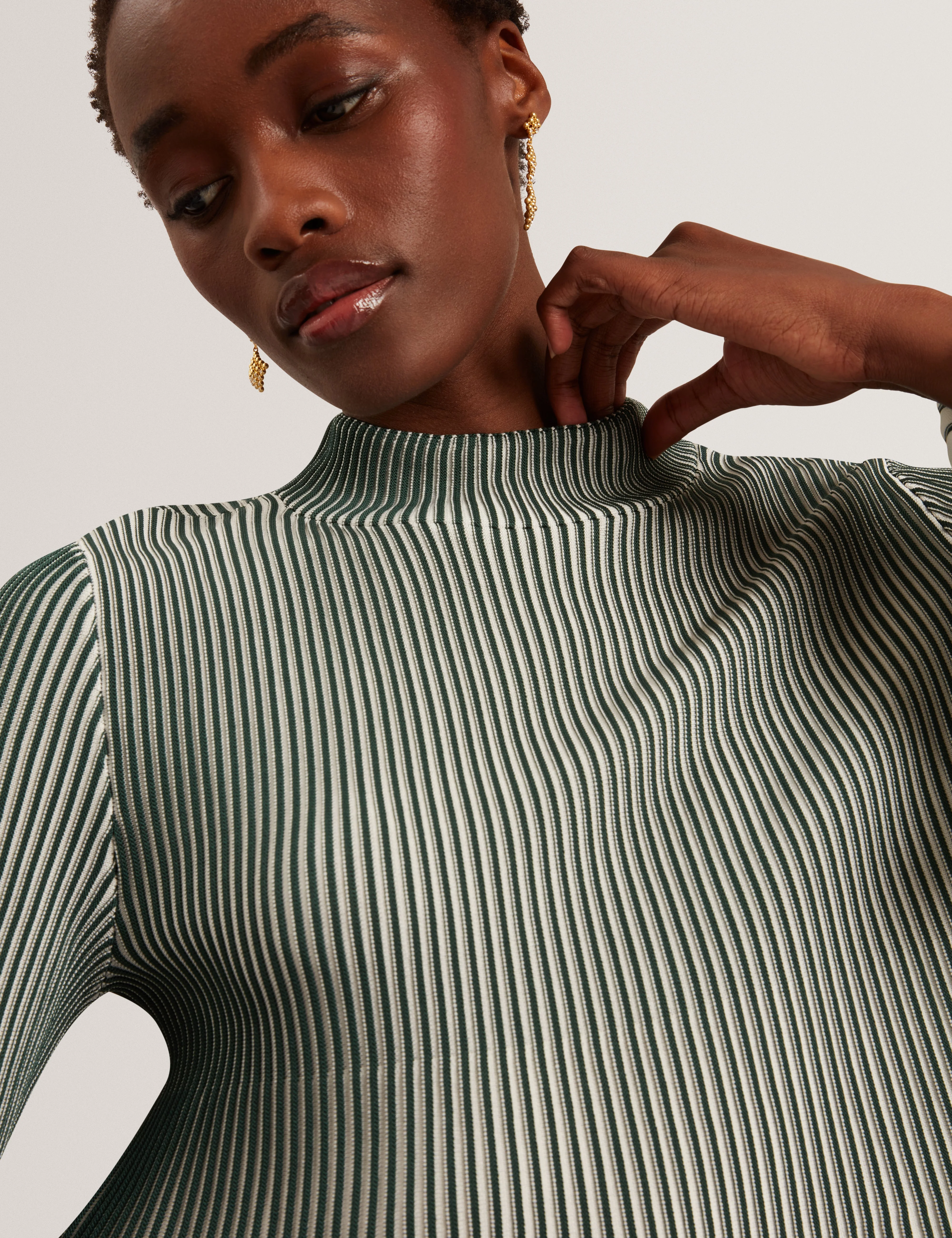 Aeris Ribbed Top With Fluted Hem And Sleeves Dk-Green - Image 6