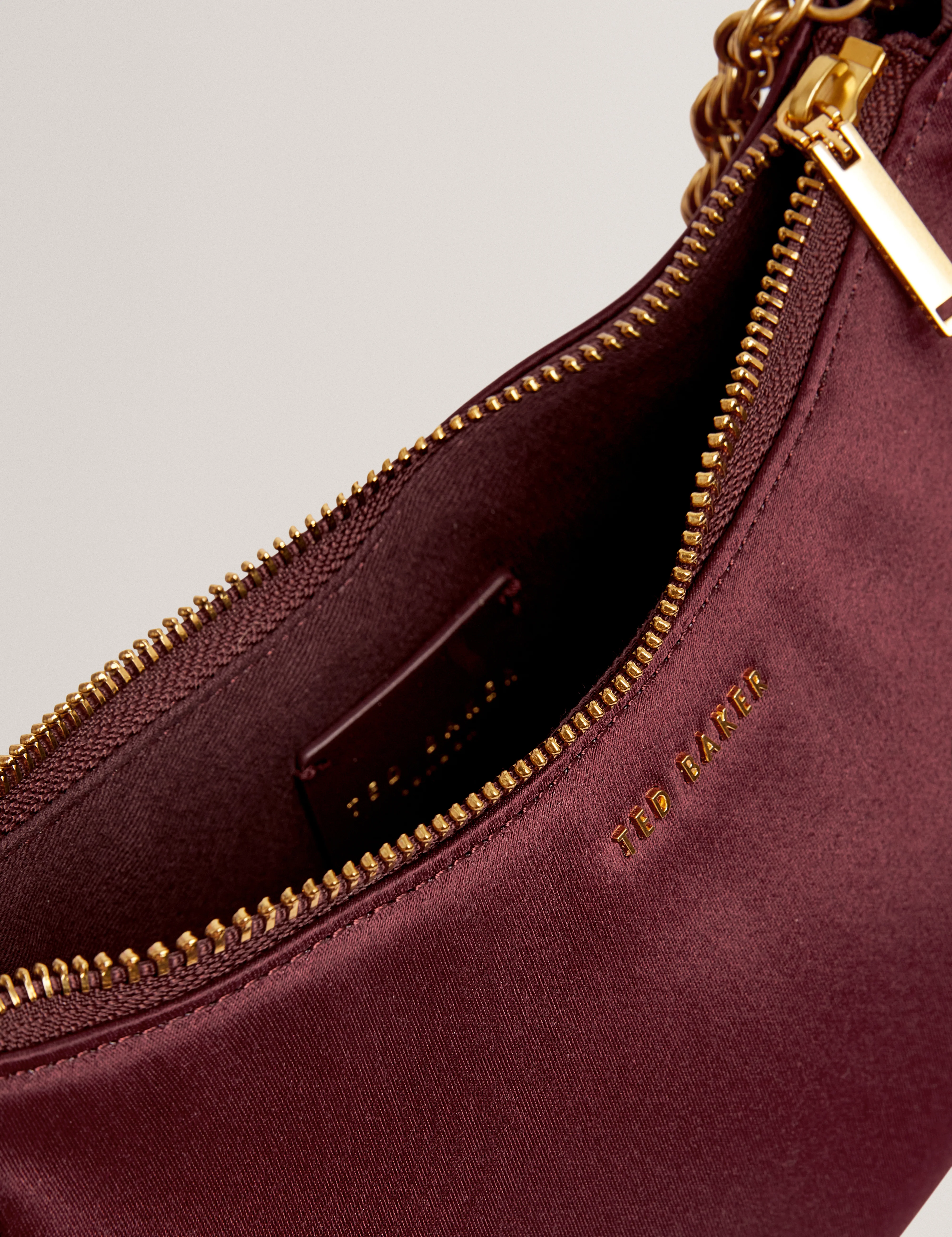 Agnise Chain Detail Satin Shoulder Bag Wine - Image 5
