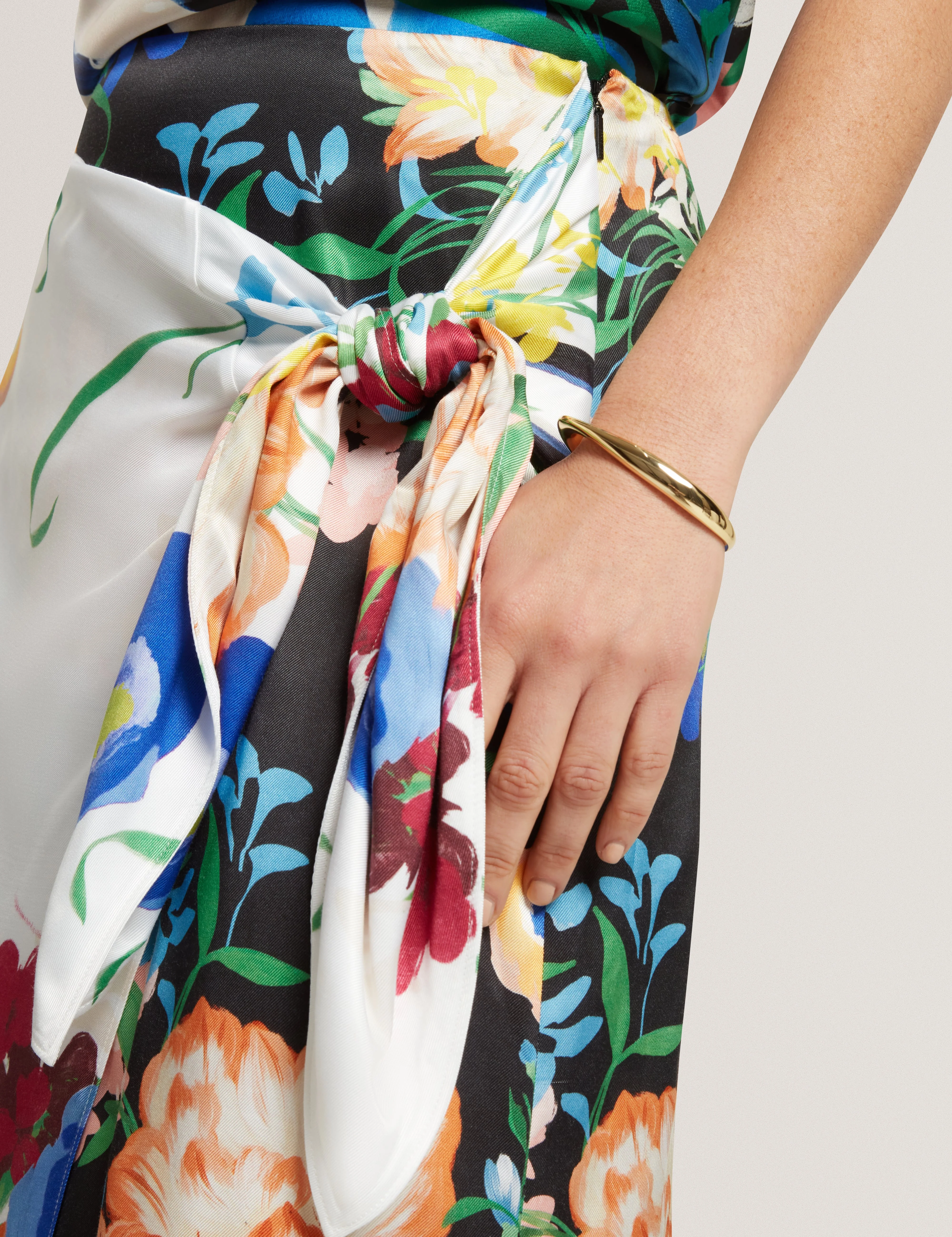 Allmia Floral Print Knot Detail Wrap Midi Skirt Black - Image 4