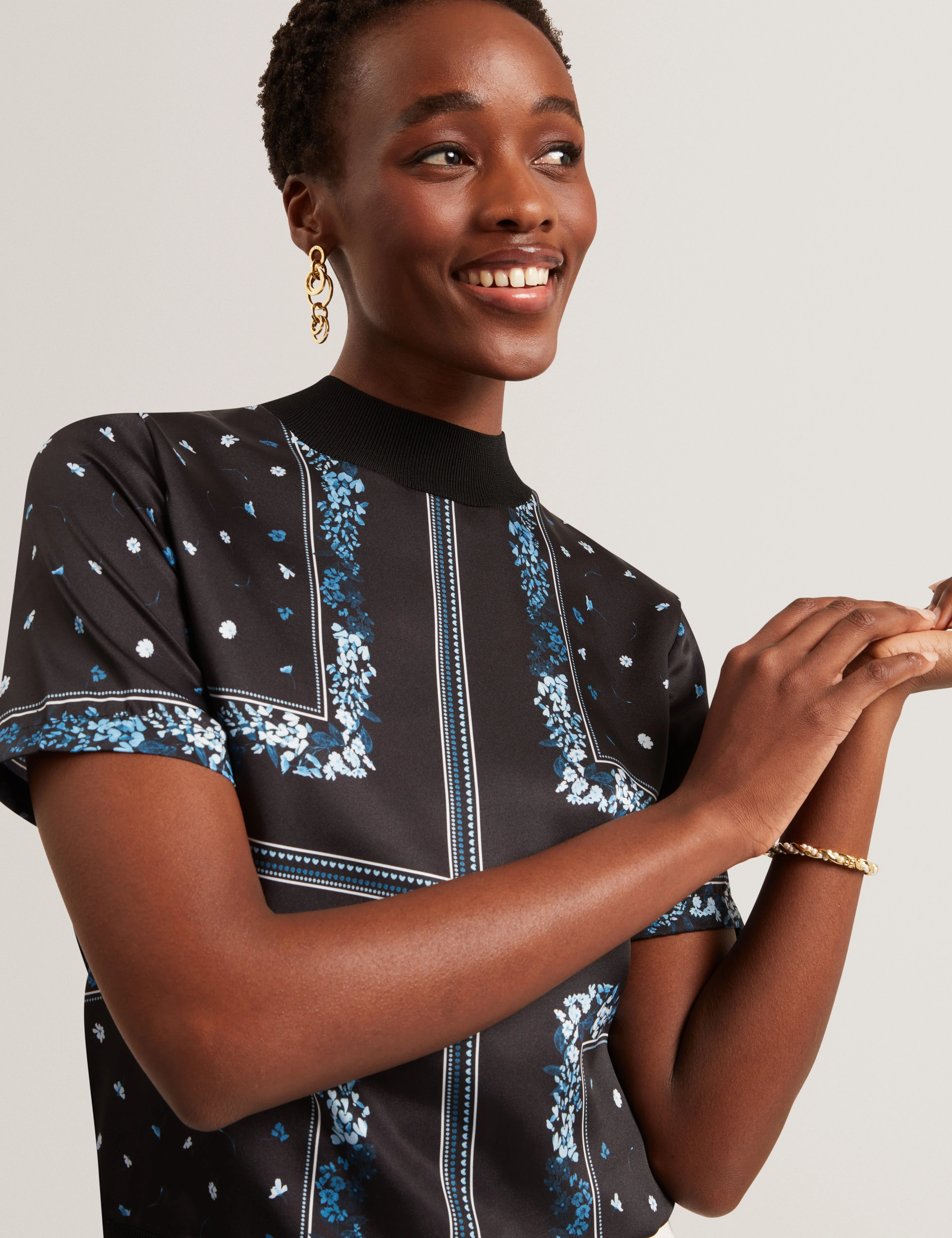 Almaaz Printed Woven Front Short Sleeve Tee Black - Image 3