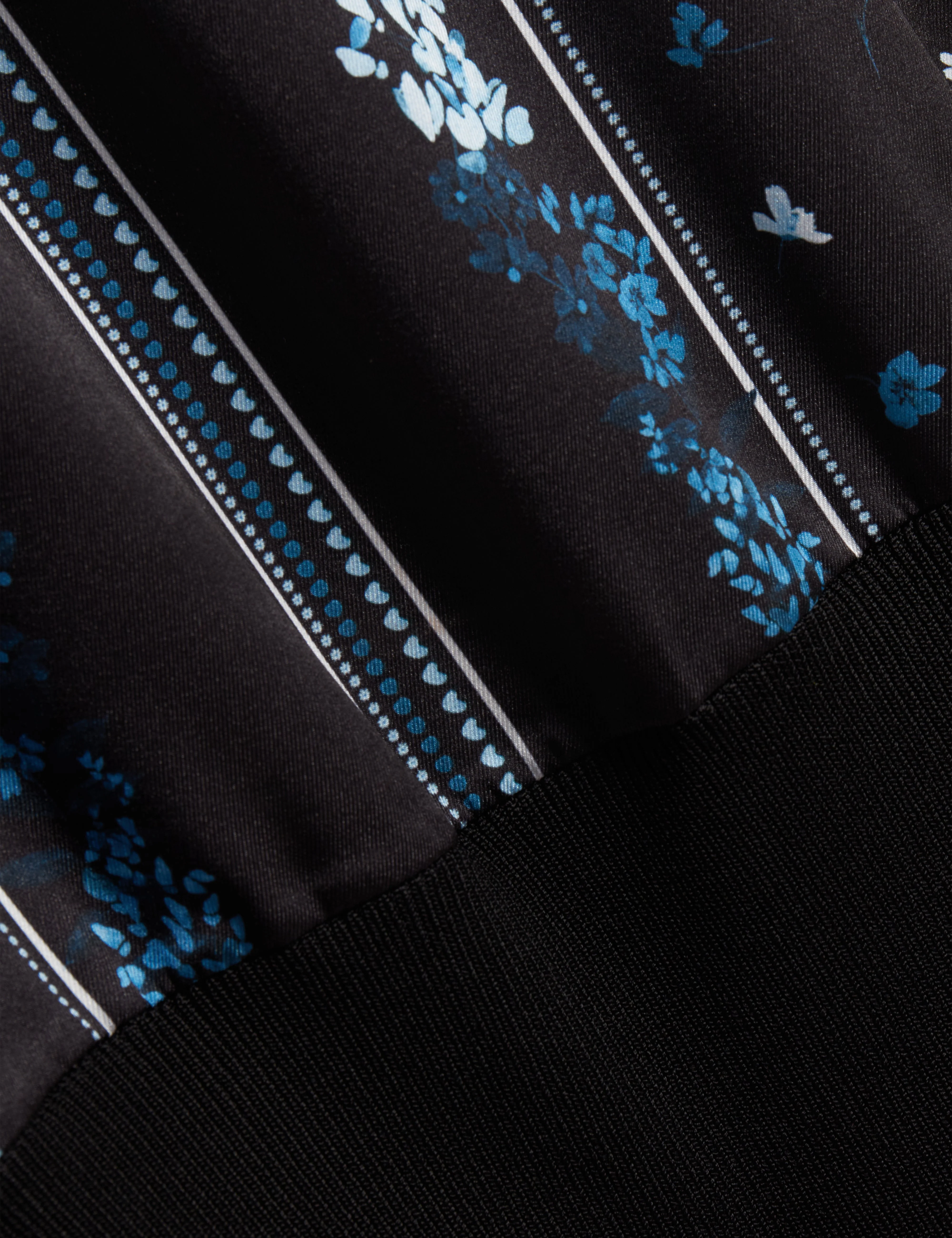 Almaaz Printed Woven Front Short Sleeve Tee Black - Image 5
