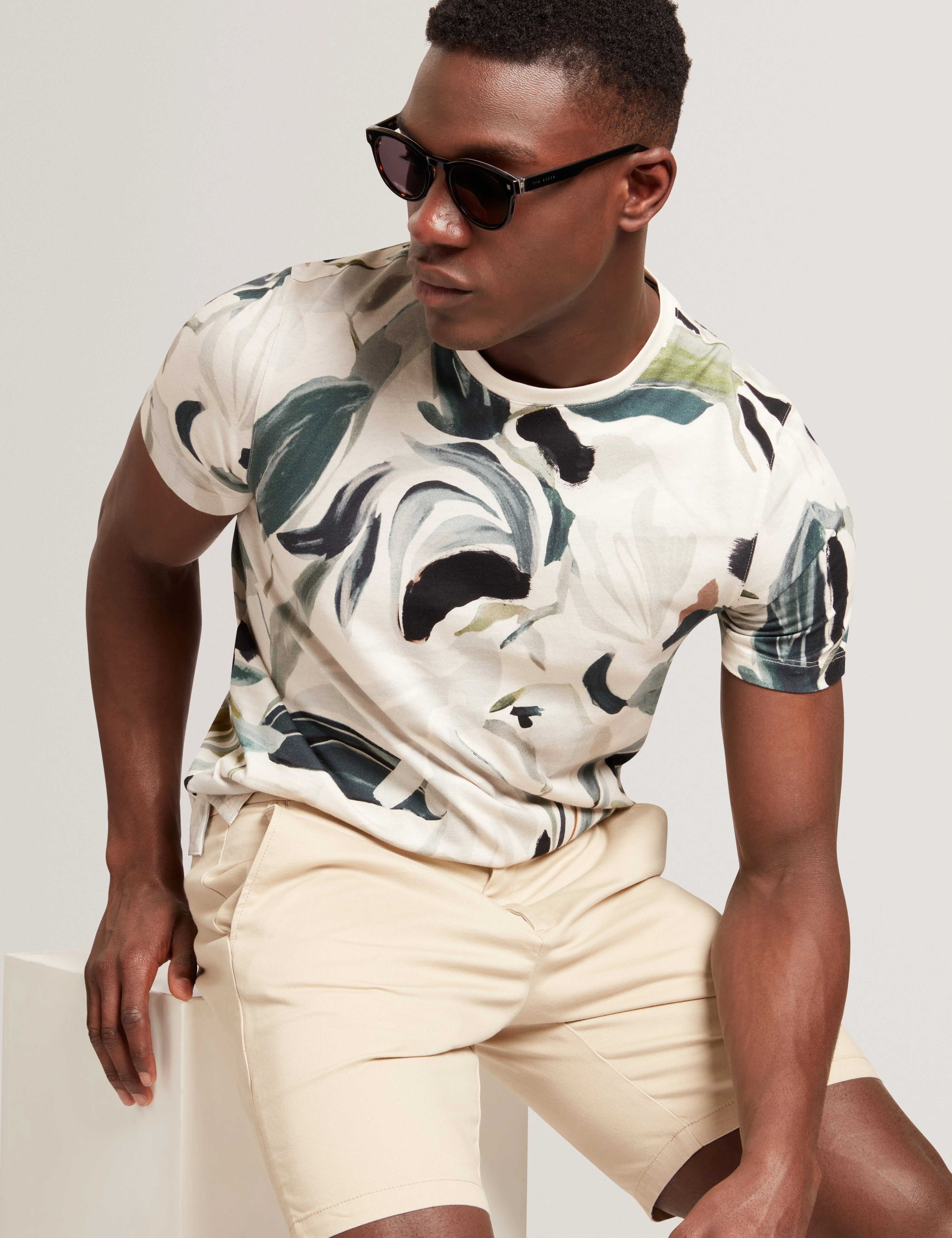 Almoi Short Sleeve Cotton Floral Print T-Shirt Ecru - Image 3
