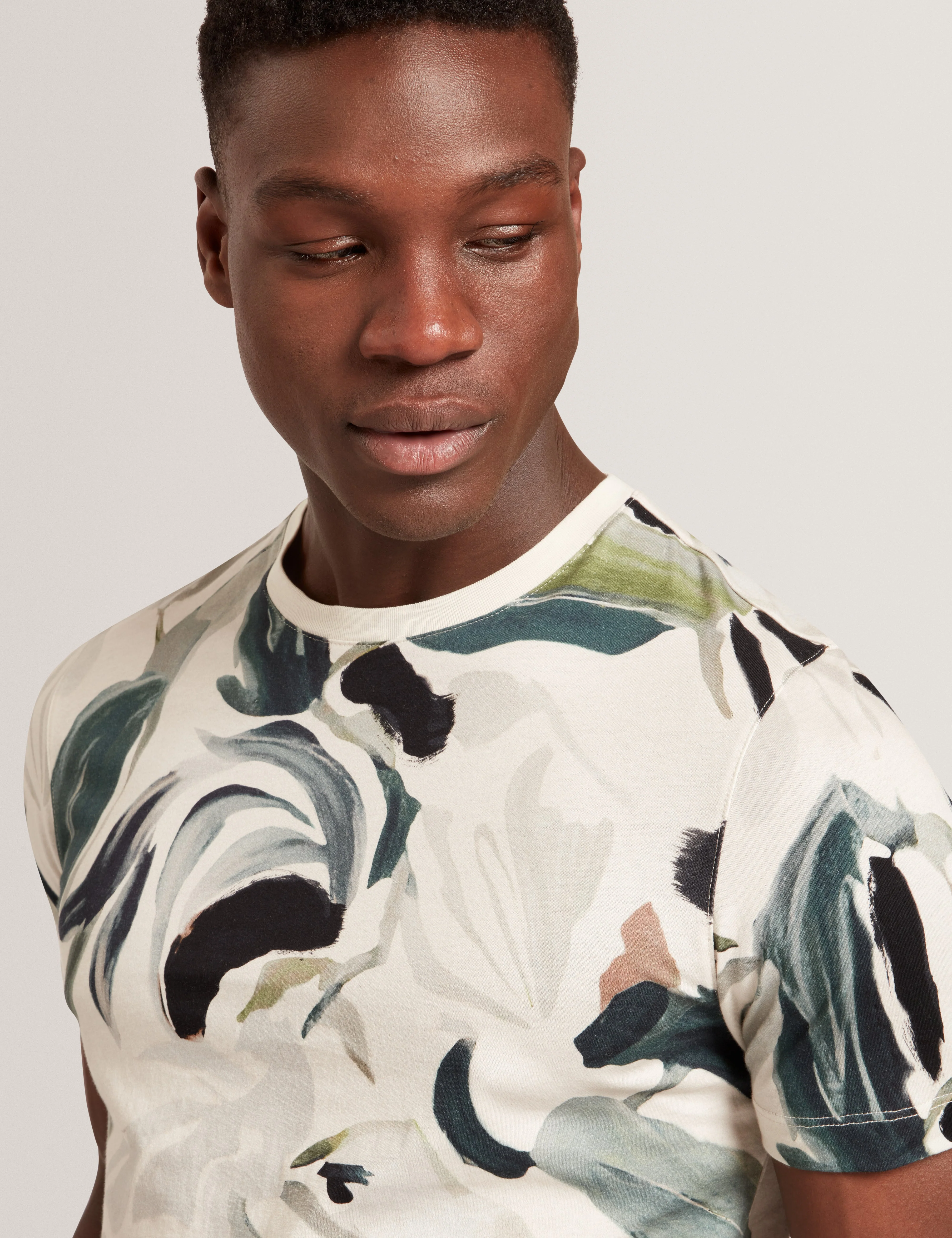 Almoi Short Sleeve Cotton Floral Print T-Shirt Ecru - Image 5