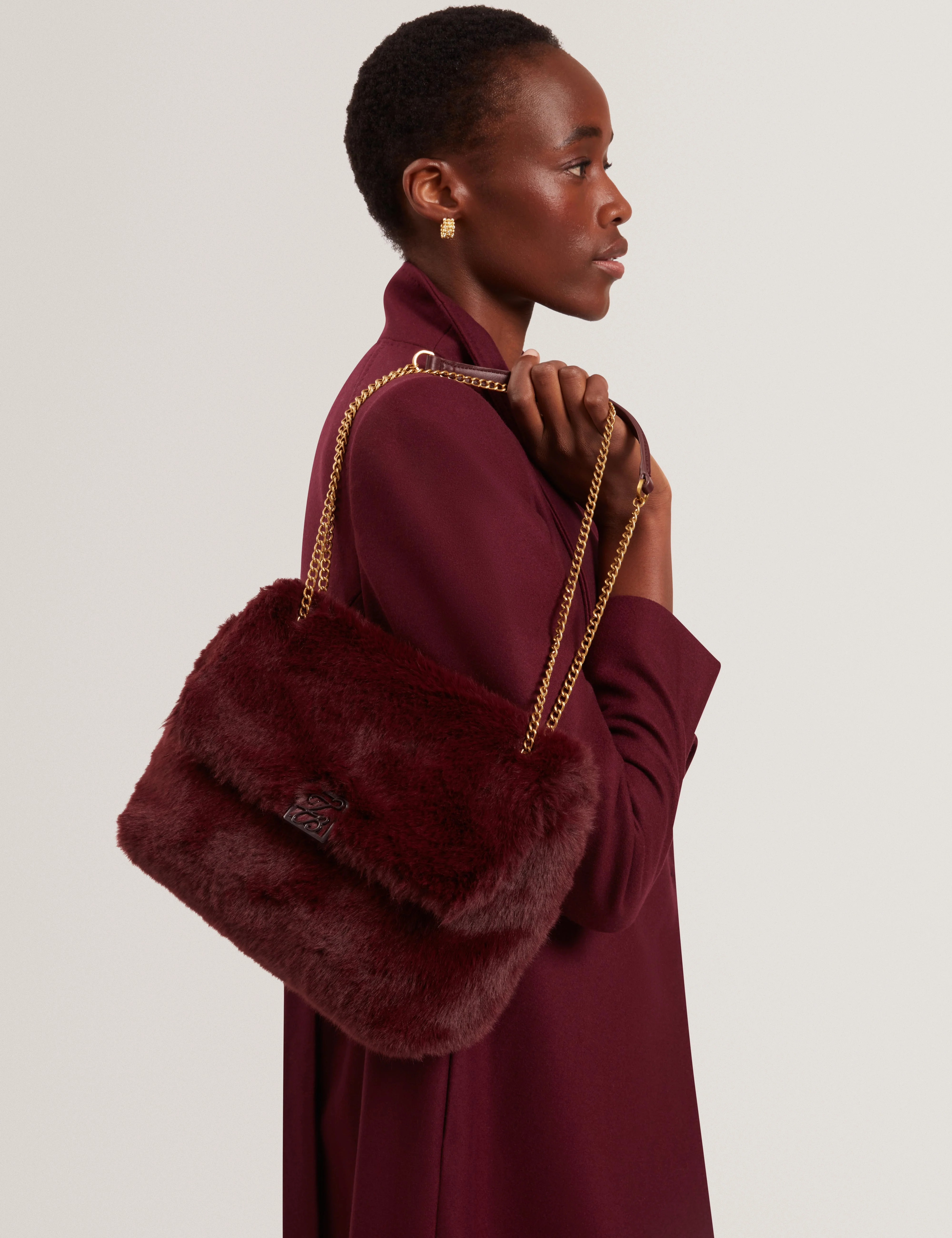 Anilie Tb Detail Faux Fur Shoulder Bag Wine - Image 2