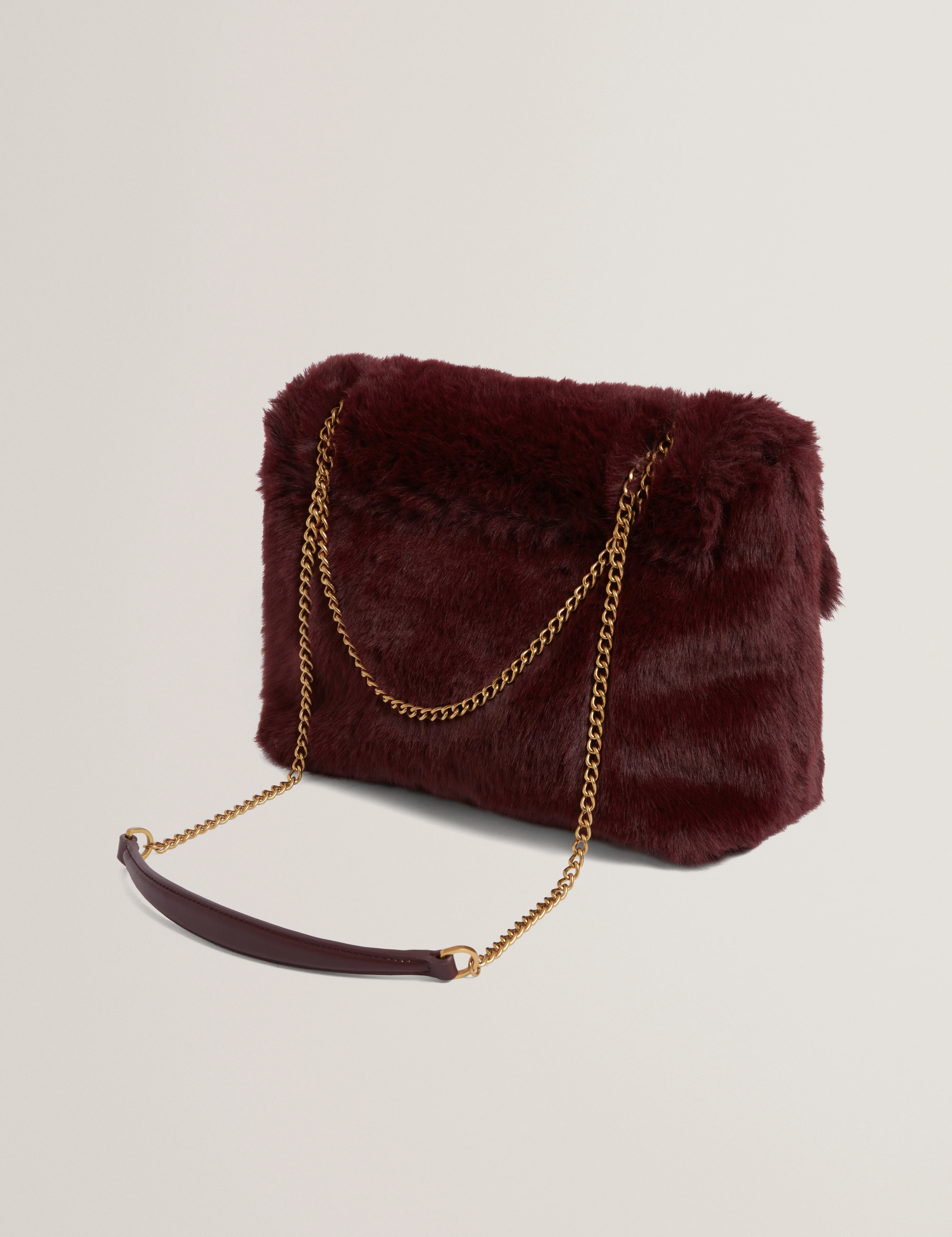 Anilie Tb Detail Faux Fur Shoulder Bag Wine - Image 4