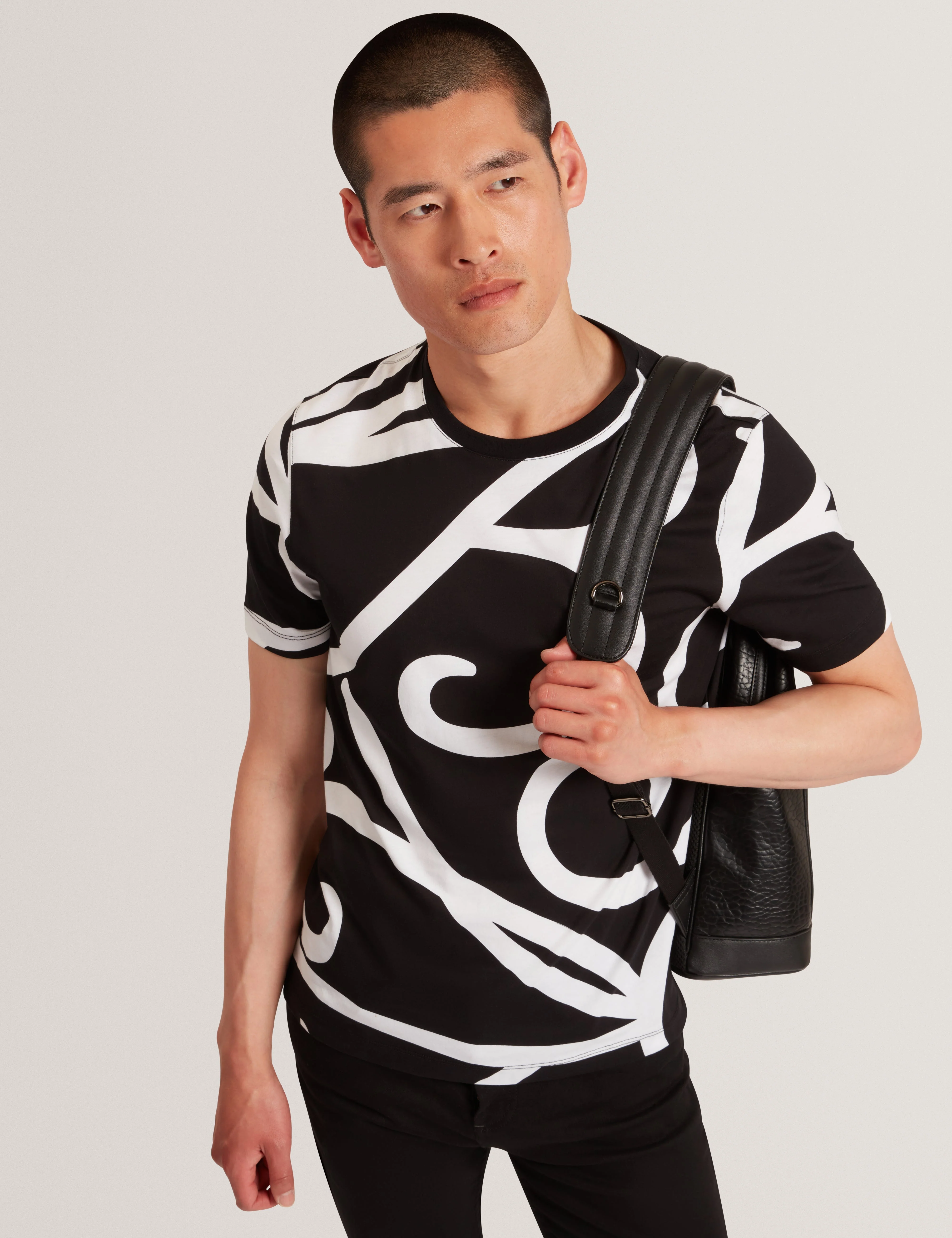 Armos Ss Tb Script T-Shirt Black - Image 6