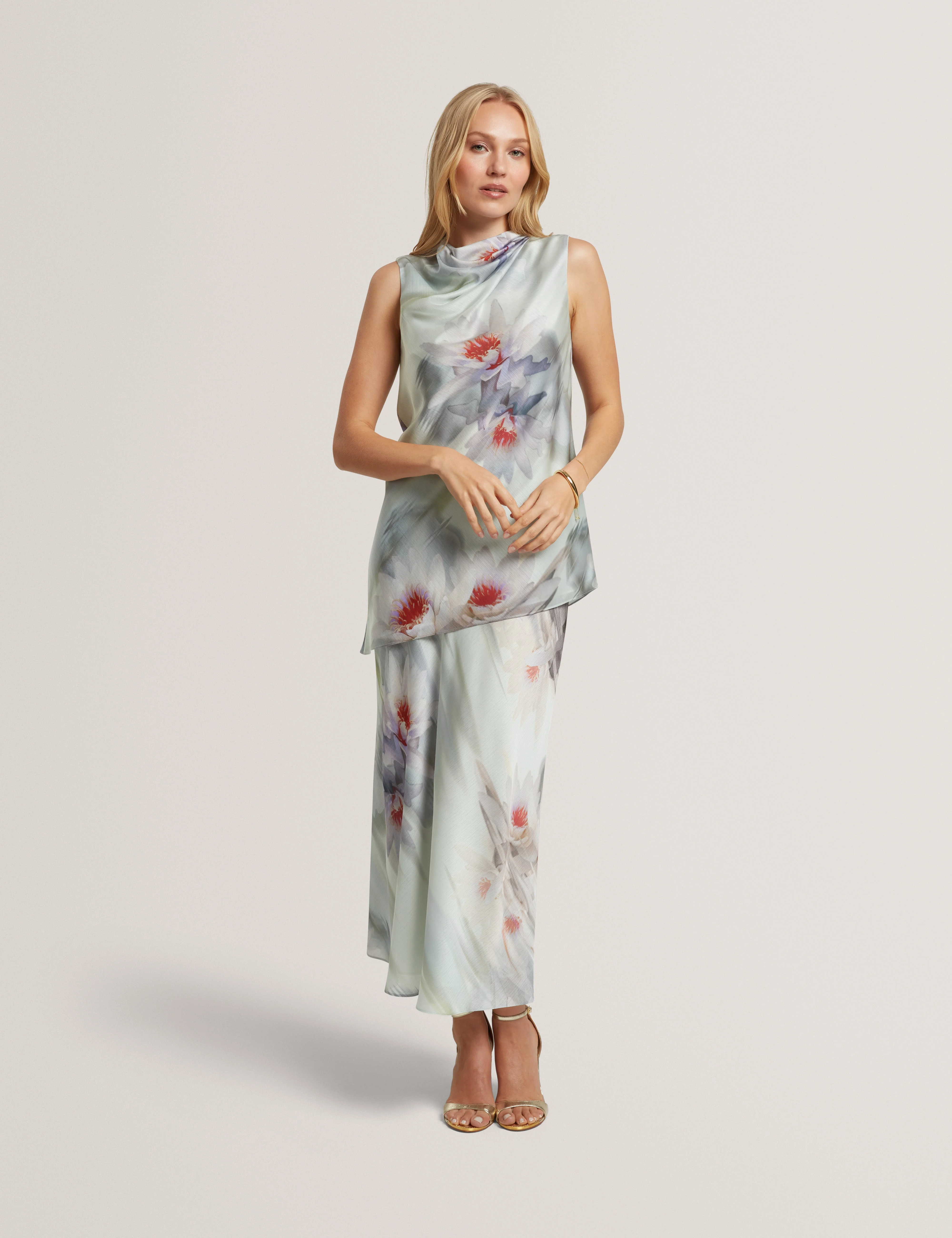 Artica Crinkle Floral Print Midi Skirt Mid-Green - Image 2