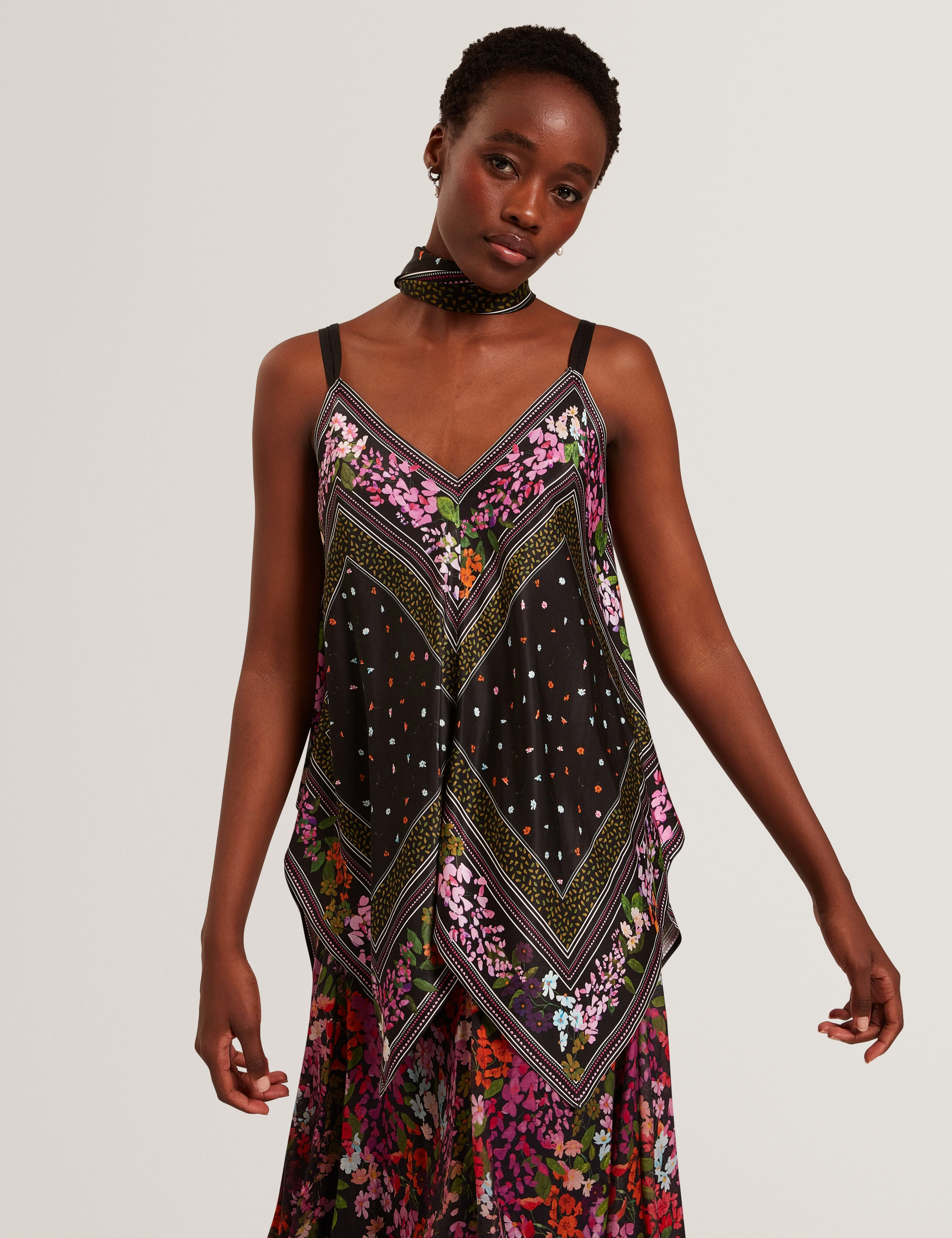 Ayyla Printed V Neck Cami Top Black - Image 3
