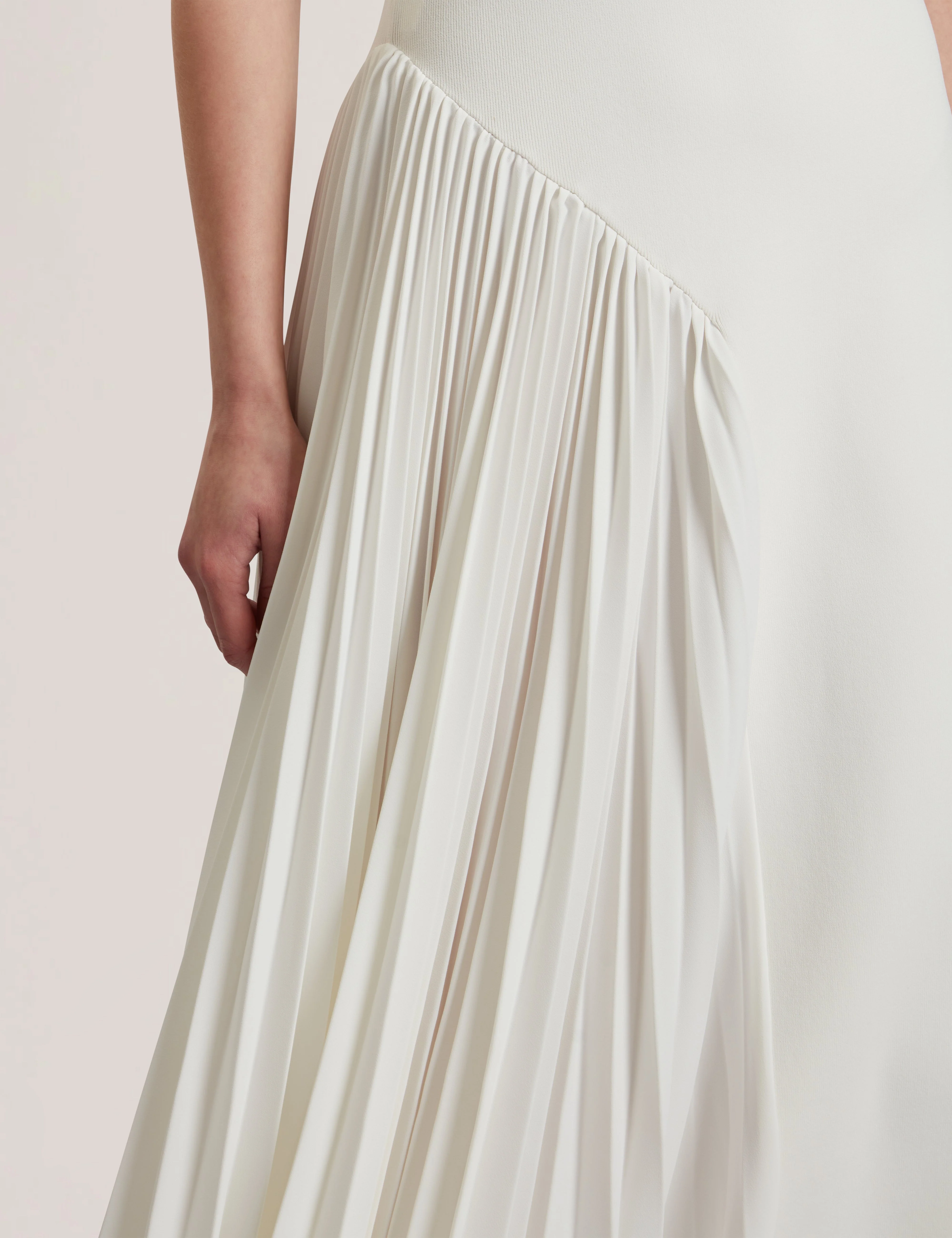 Azzina Sleeveless Knit Dress With Pleats Ivory - Image 4