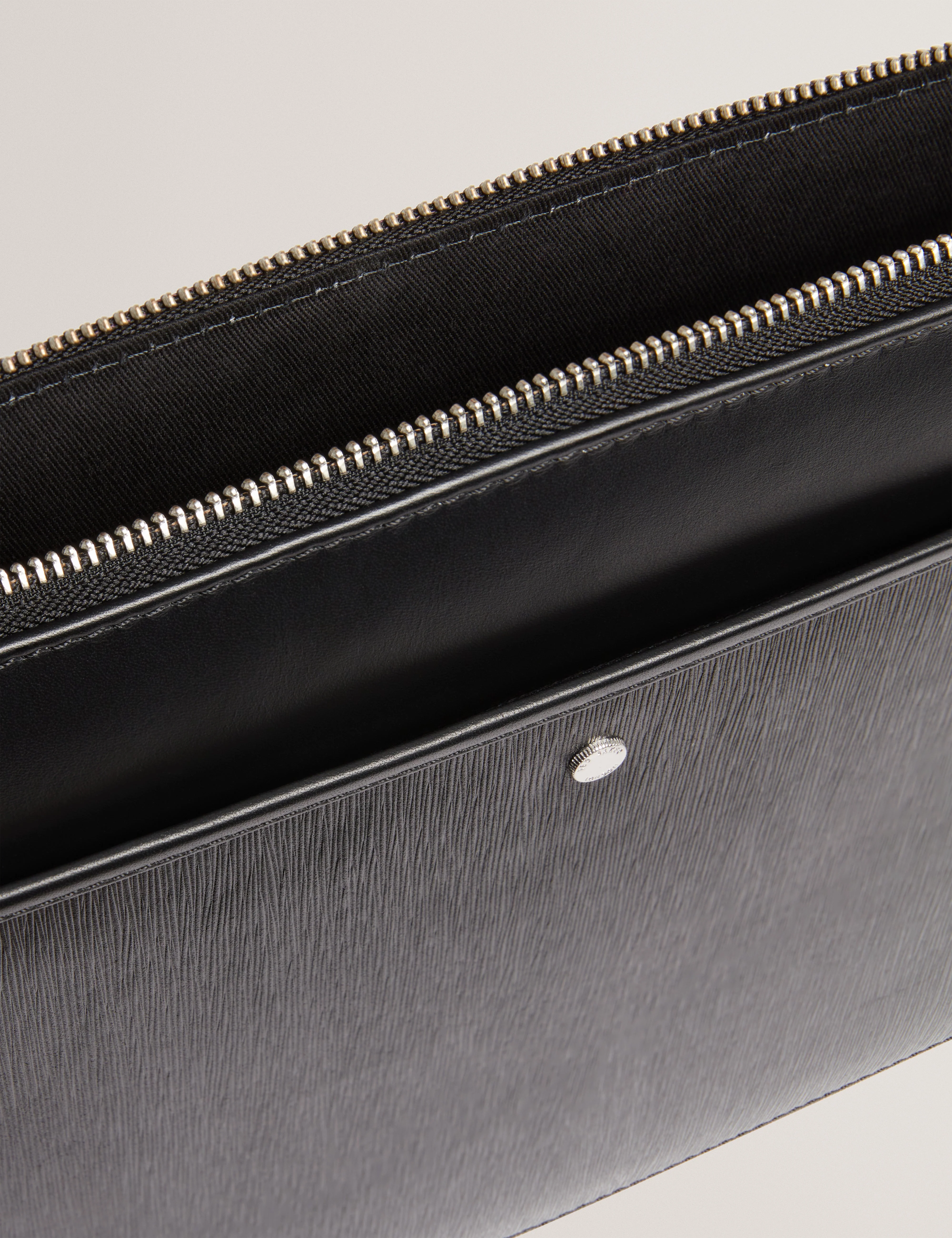 Barkers Bark Texture Leather 13 Inch Laptop Case Black - Image 5