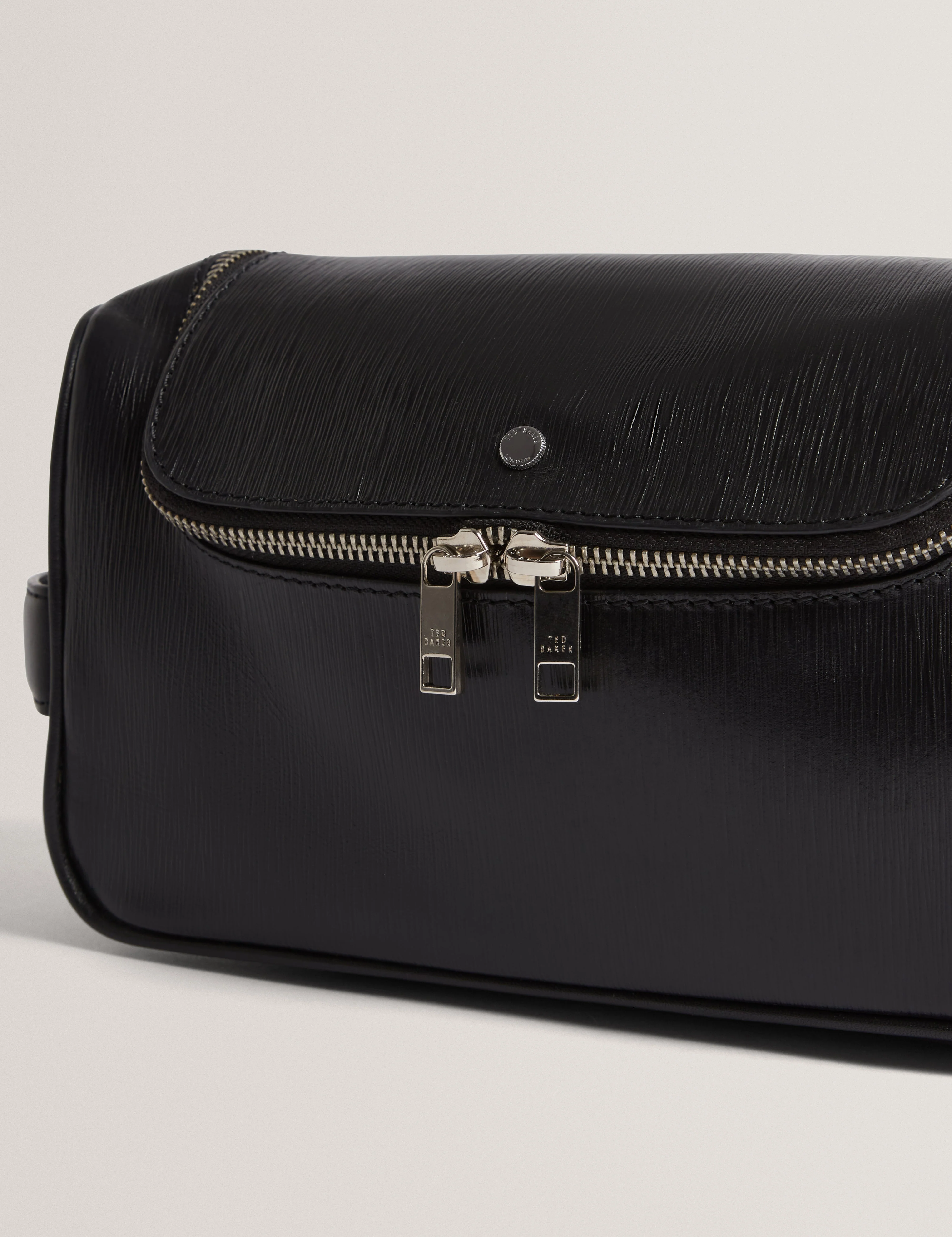 Baxley Bark Texture Leather Washbag Black - Image 2