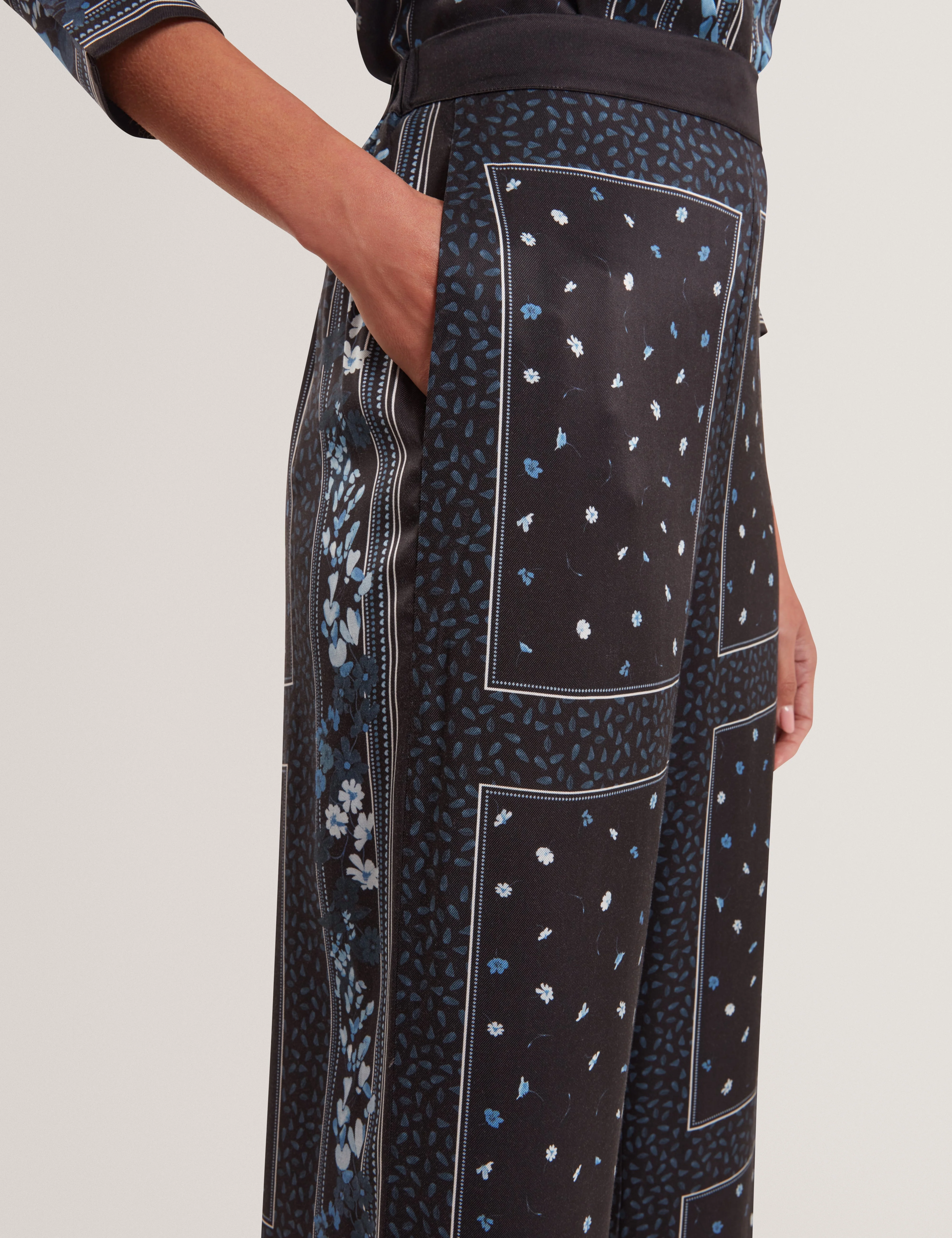 Brani Printed Wide Leg Trouser Black - Image 4