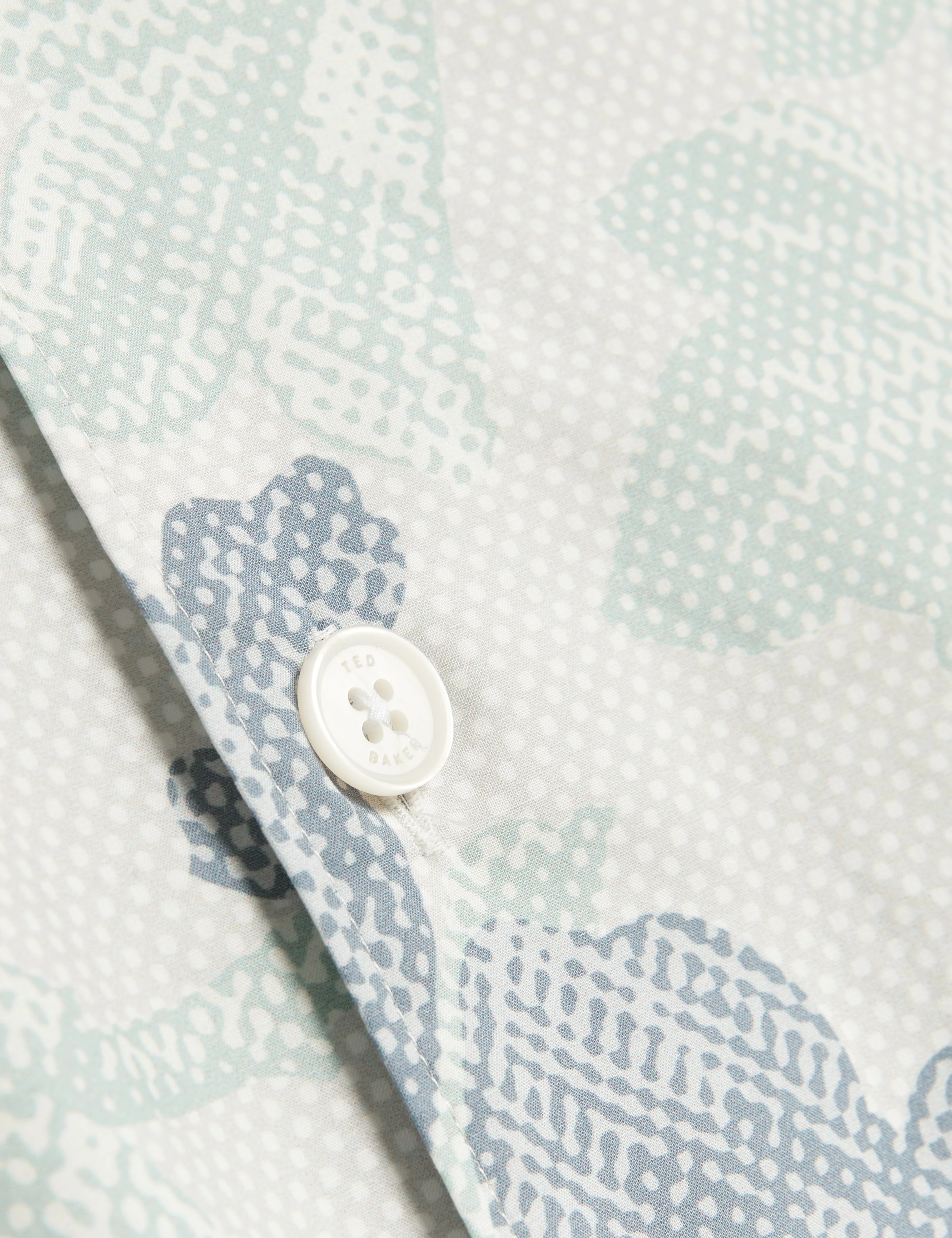 Cesiro Short Sleeve Relaxed Floral Shirt Mid-Green - Image 3