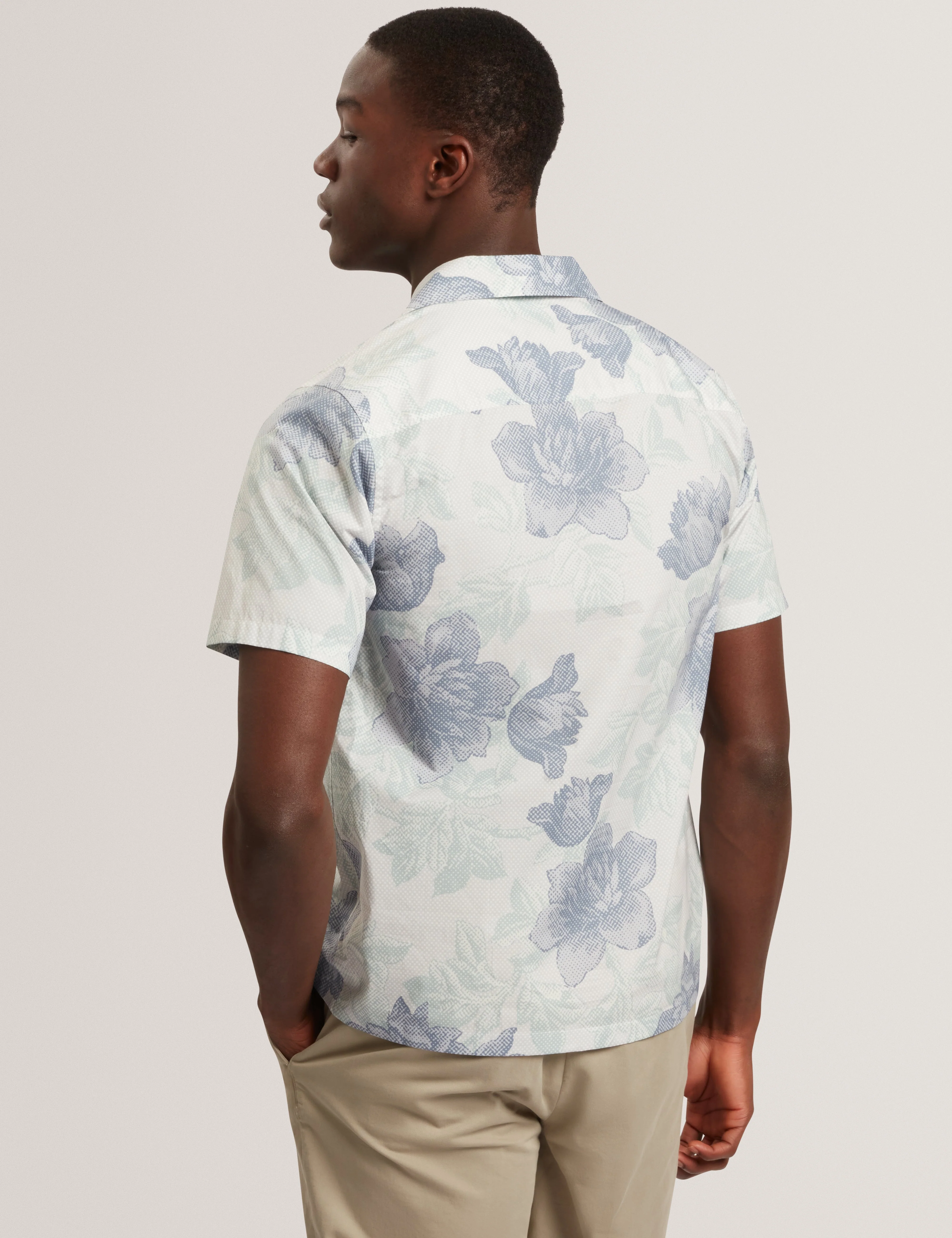 Cesiro Short Sleeve Relaxed Floral Shirt Mid-Green - Image 5
