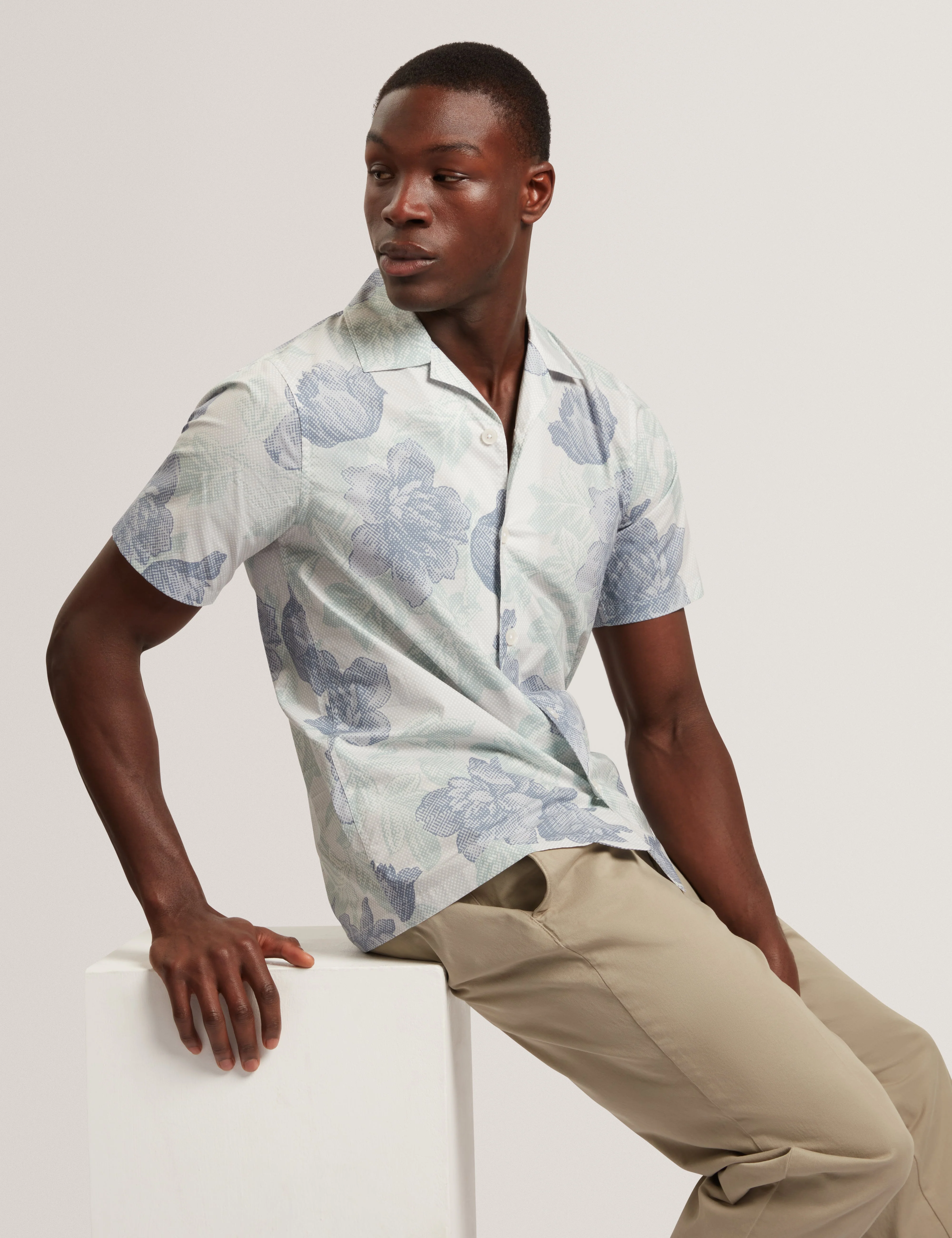 Cesiro Short Sleeve Relaxed Floral Shirt Mid-Green - Image 6