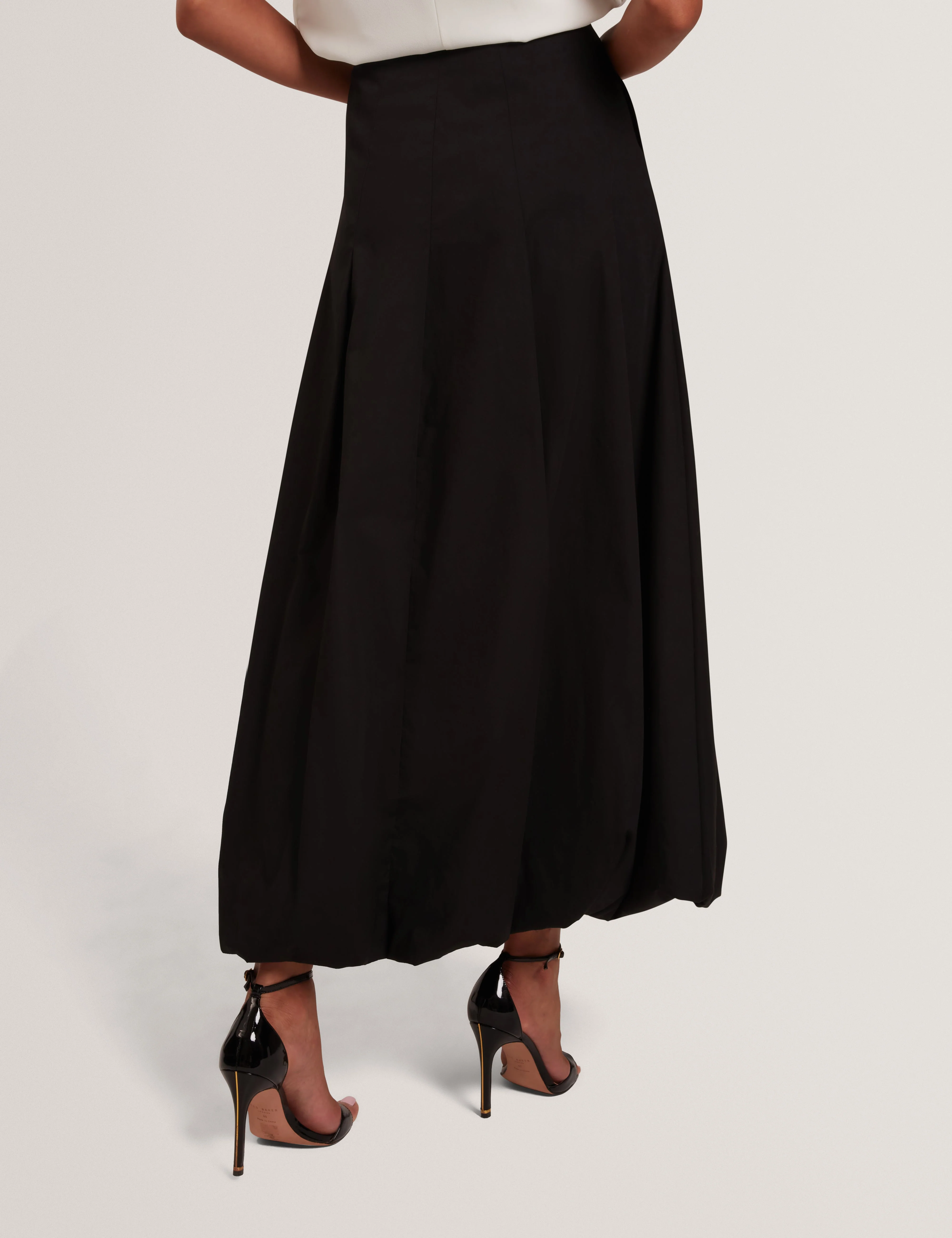 Cinnaba Seam Detail Bubble Midi Skirt Black - Image 3