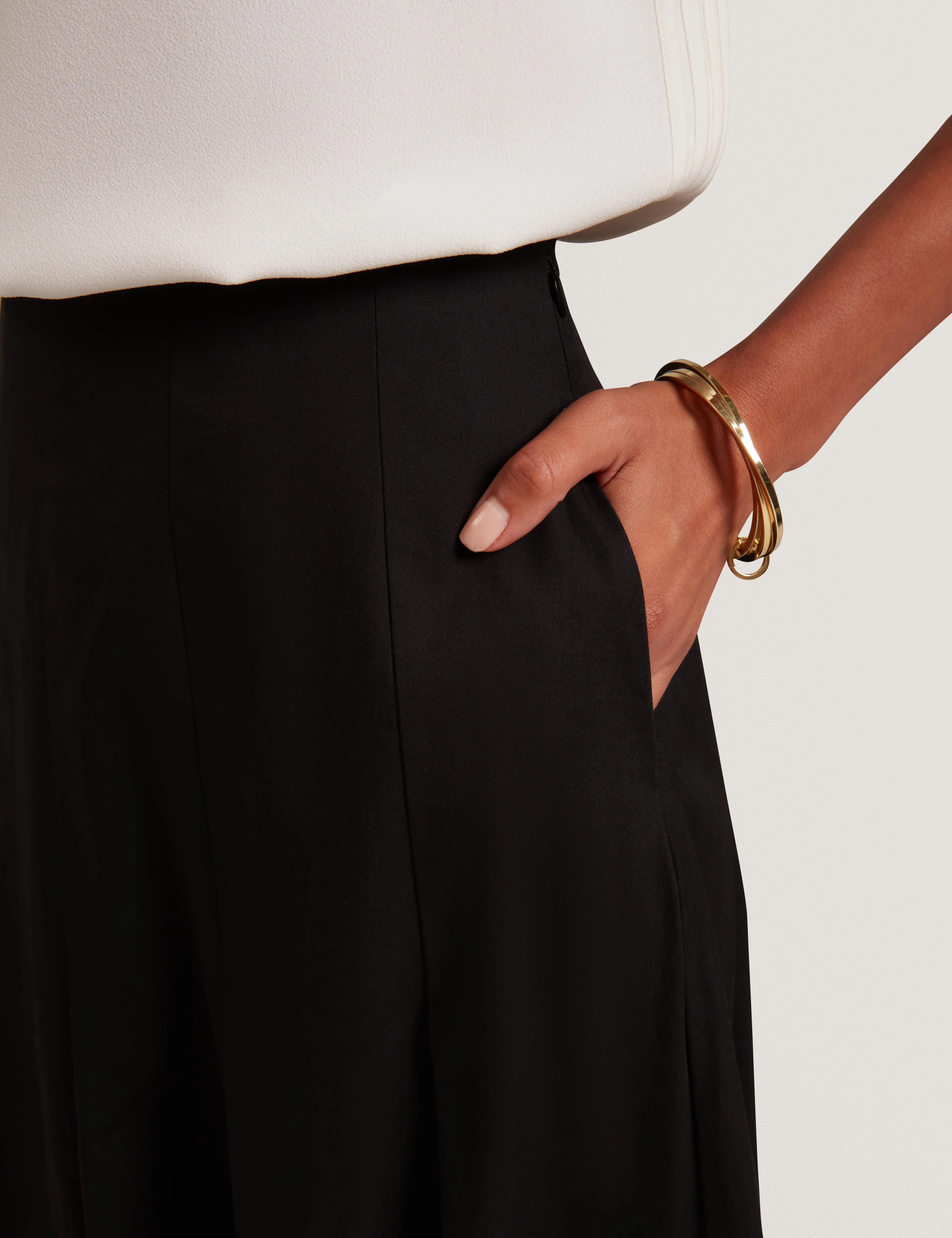 Cinnaba Seam Detail Bubble Midi Skirt Black - Image 4