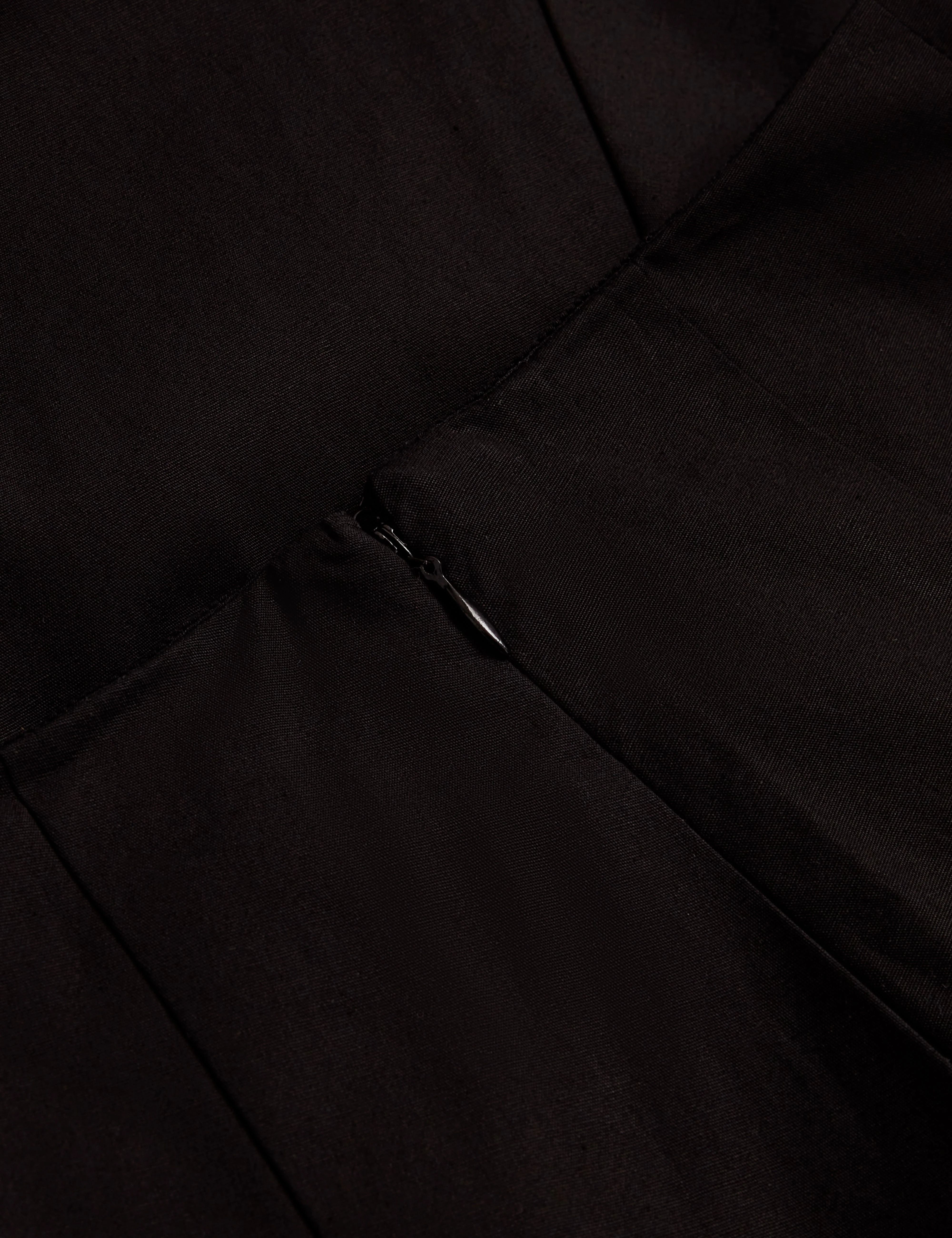 Cinnaba Seam Detail Bubble Midi Skirt Black - Image 5