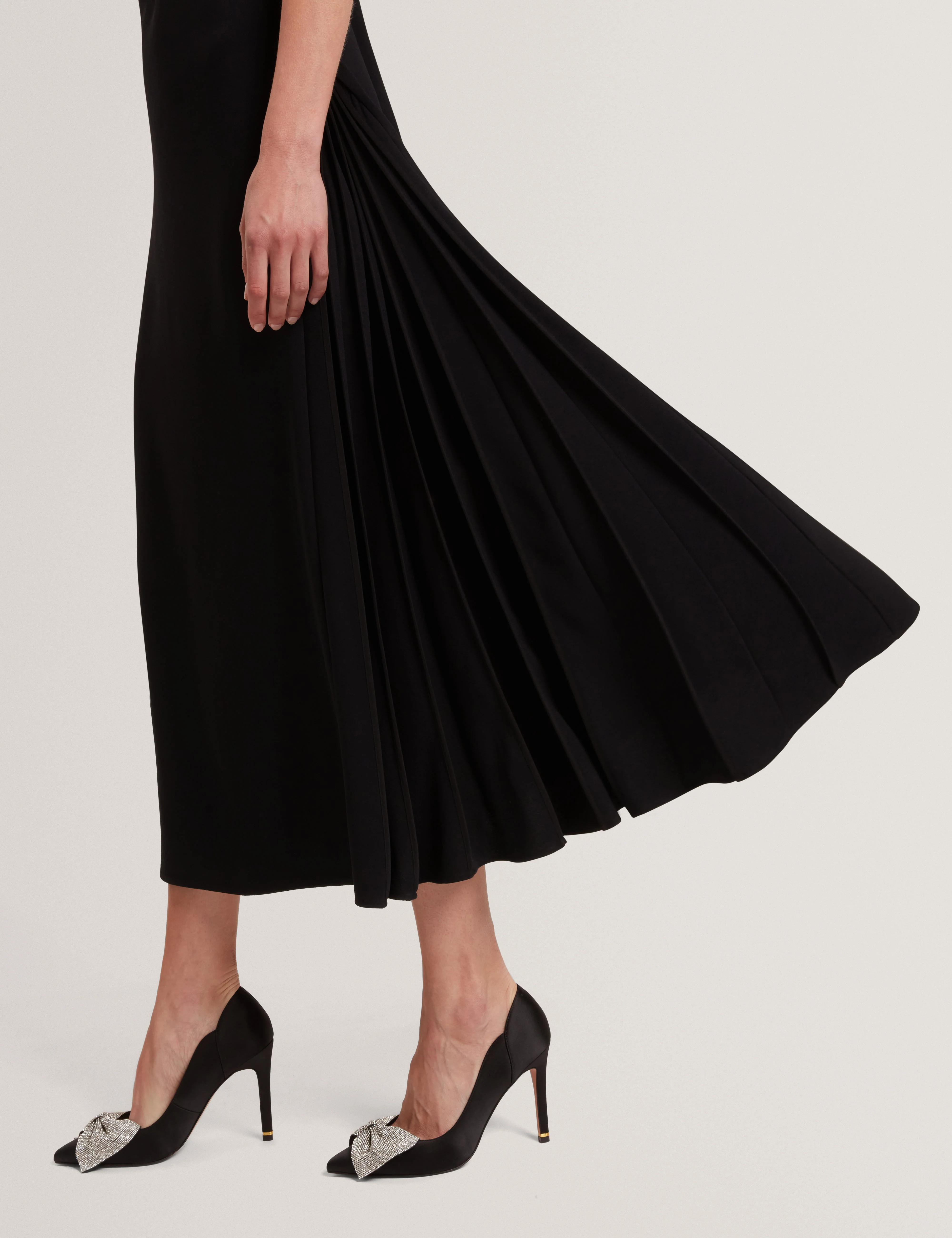Dahrcy Sleeveless Midi Dress With Pleat Detail Black - Image 4