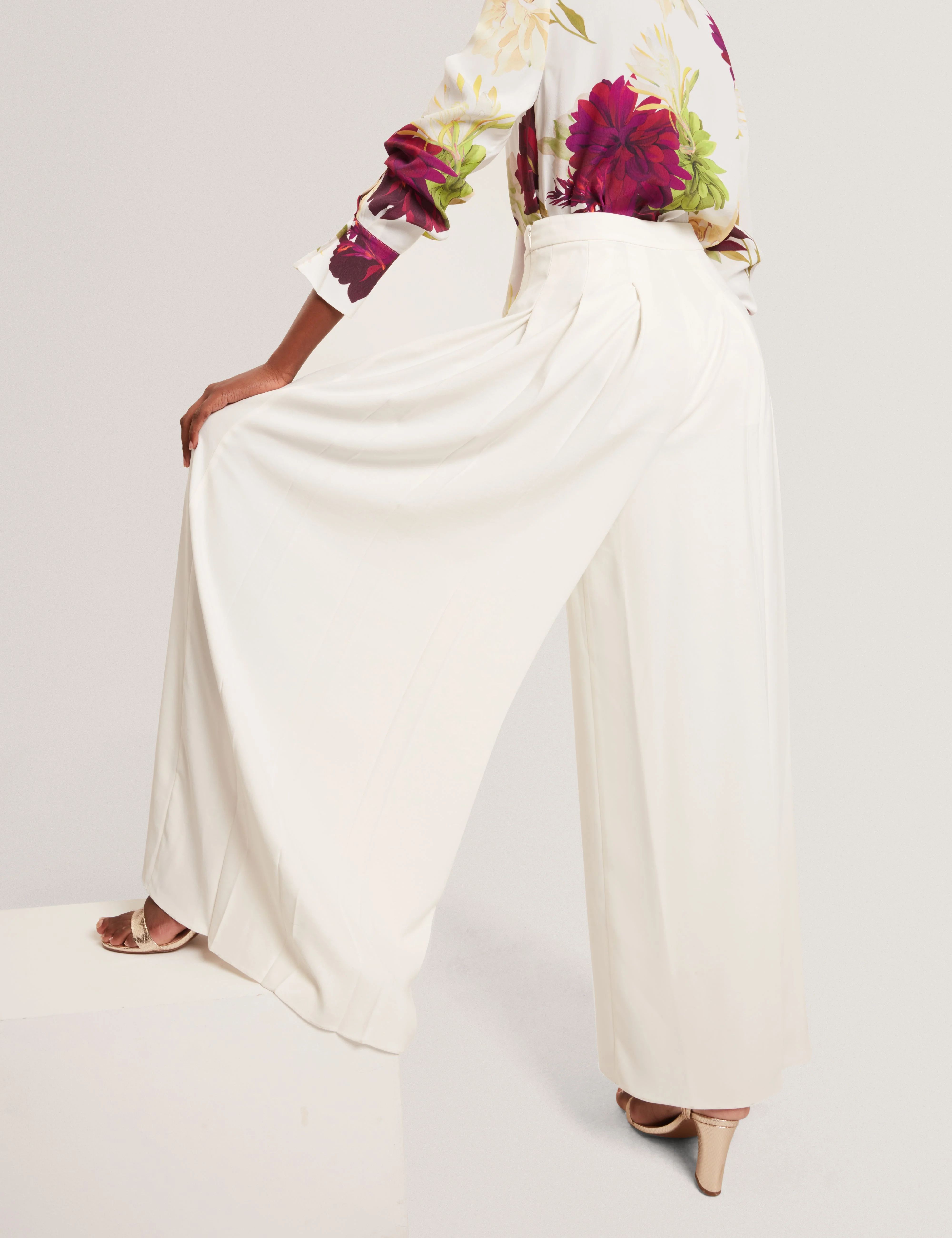 Duuva Box Pleat Wide Leg Trouser Ivory - Image 6
