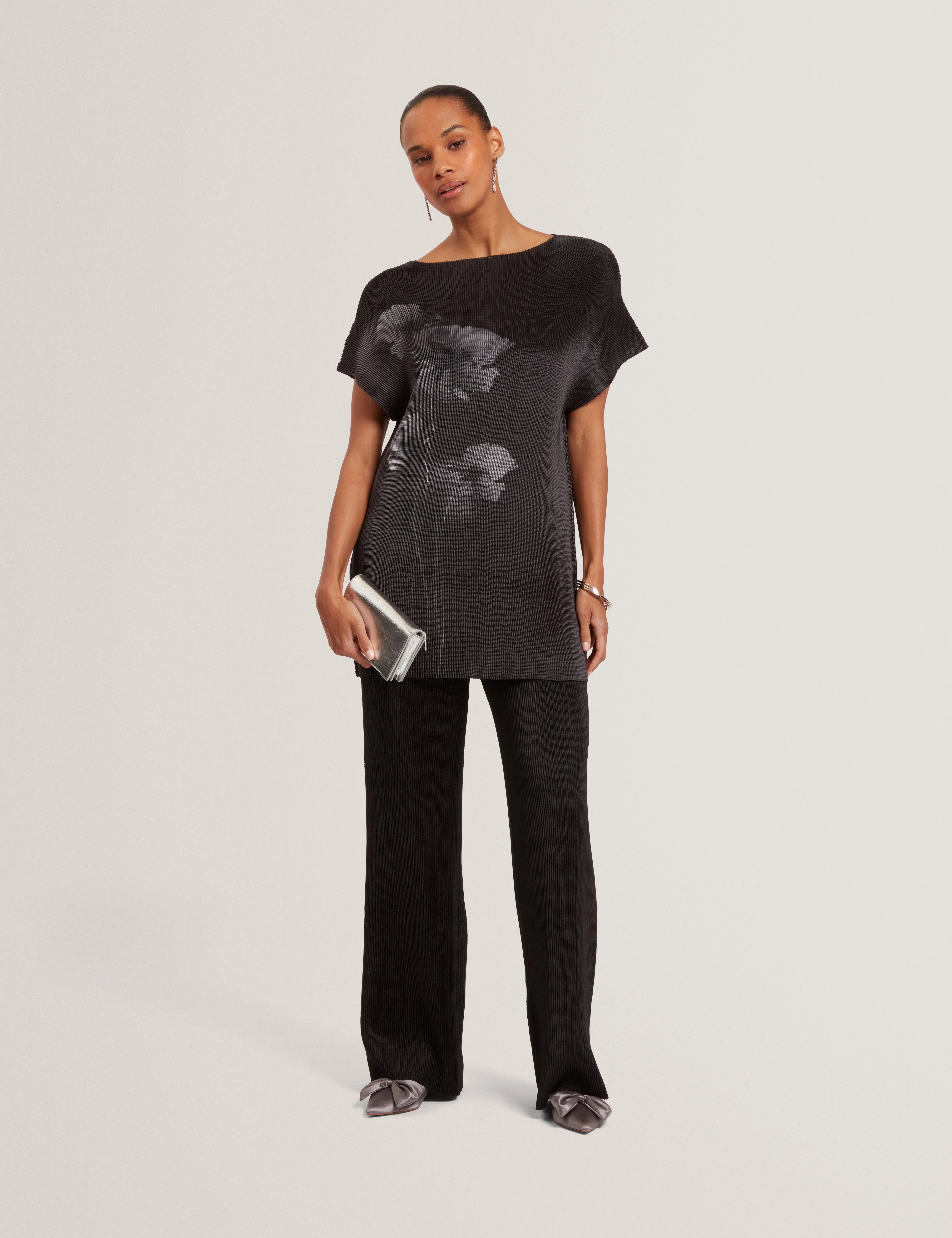 Eloti Printed Short Sleeve Plisse Top Black - Image 2