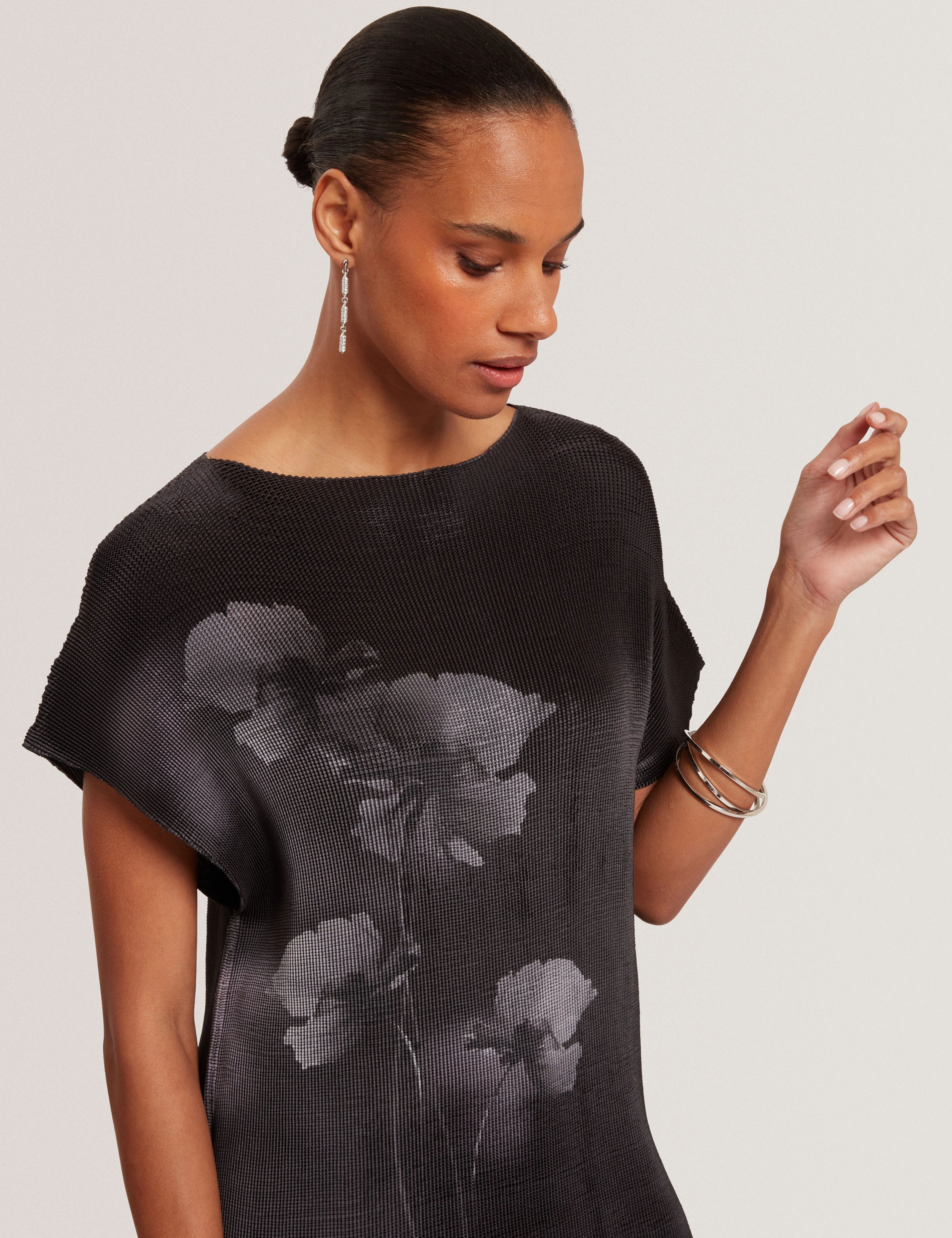 Eloti Printed Short Sleeve Plisse Top Black - Image 4