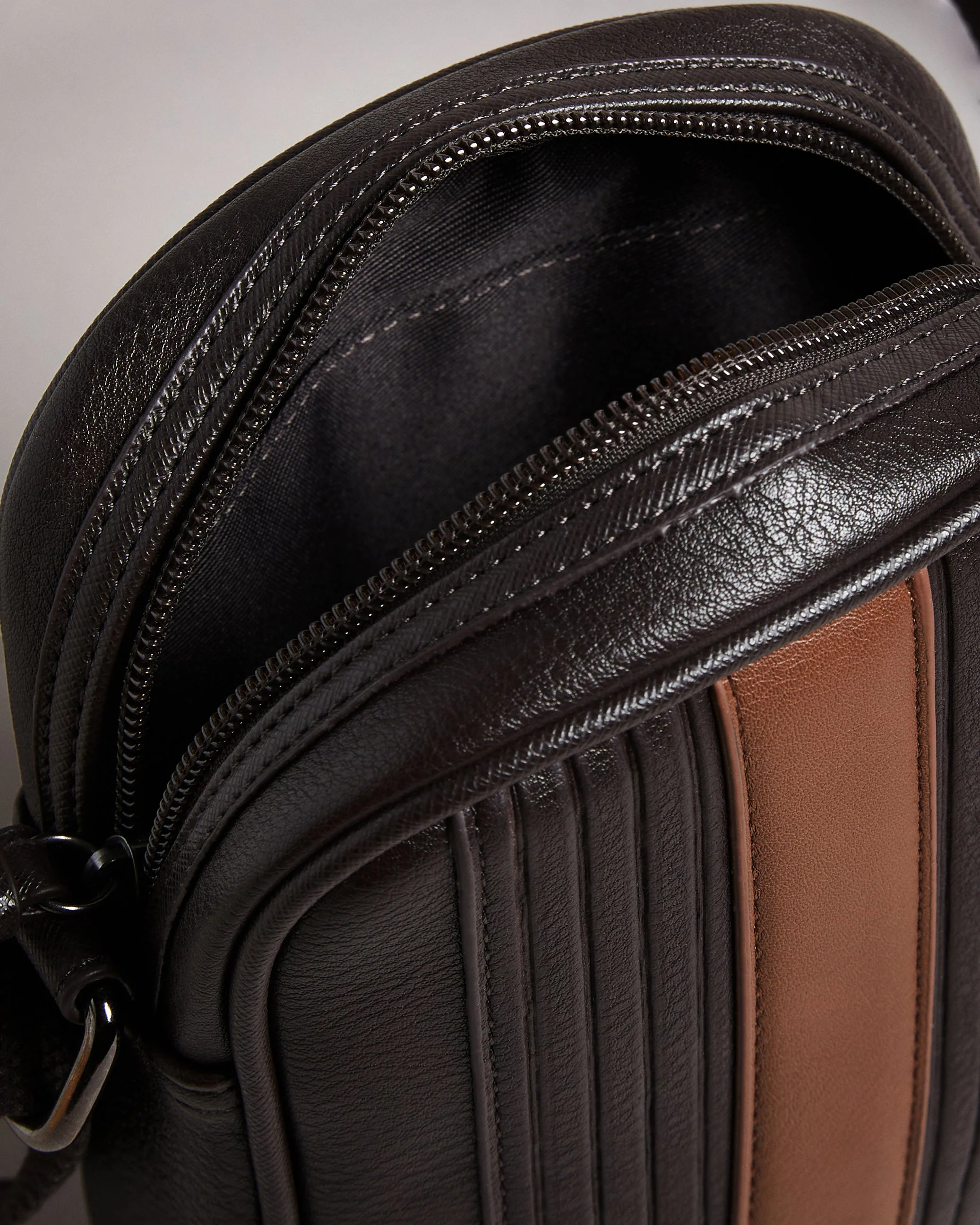 Evver Striped Pu Flight Bag Brn-Choc - Image 5
