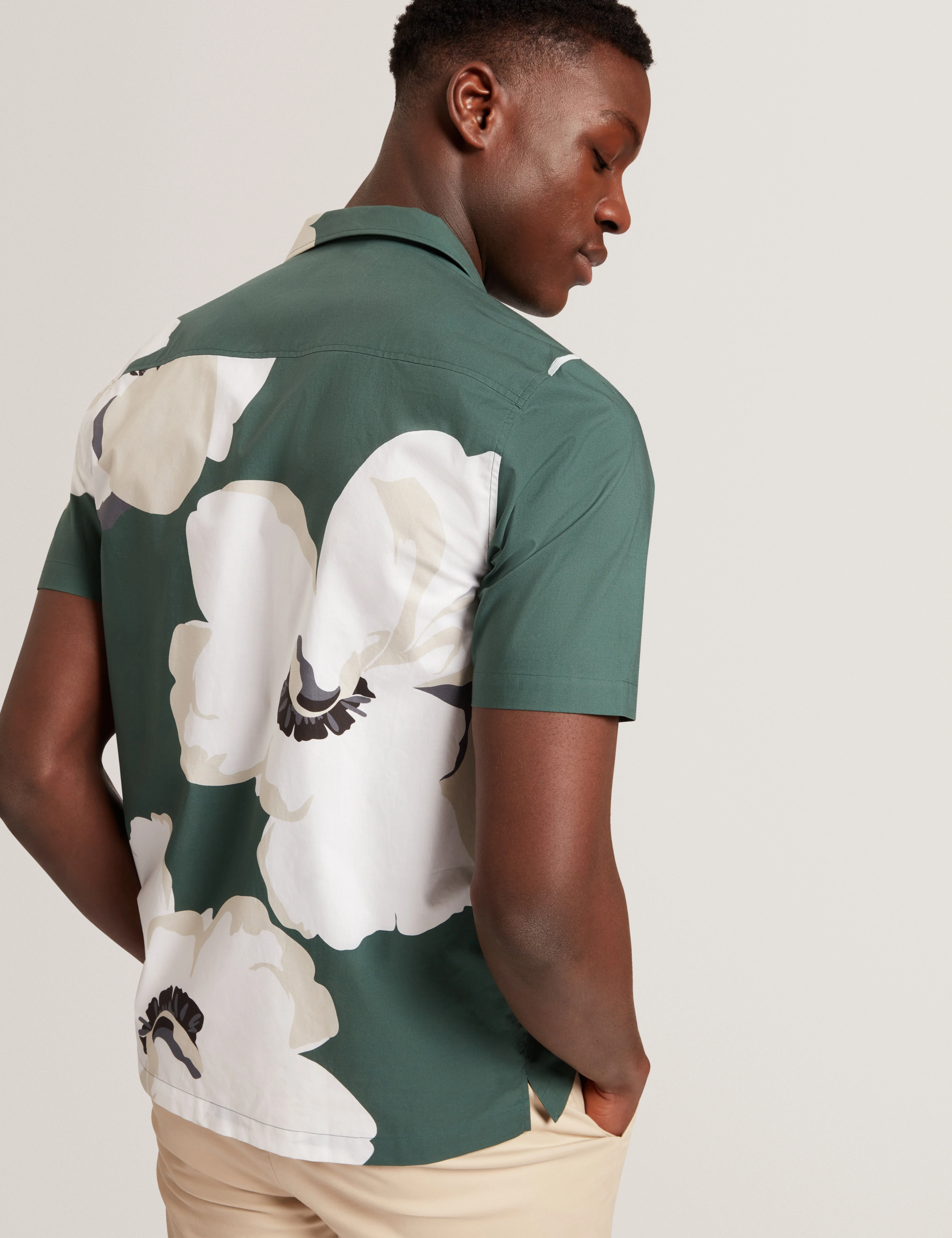 Hebbden Short Sleeve Relaxed Floral Shirt Dk-Green - Image 5