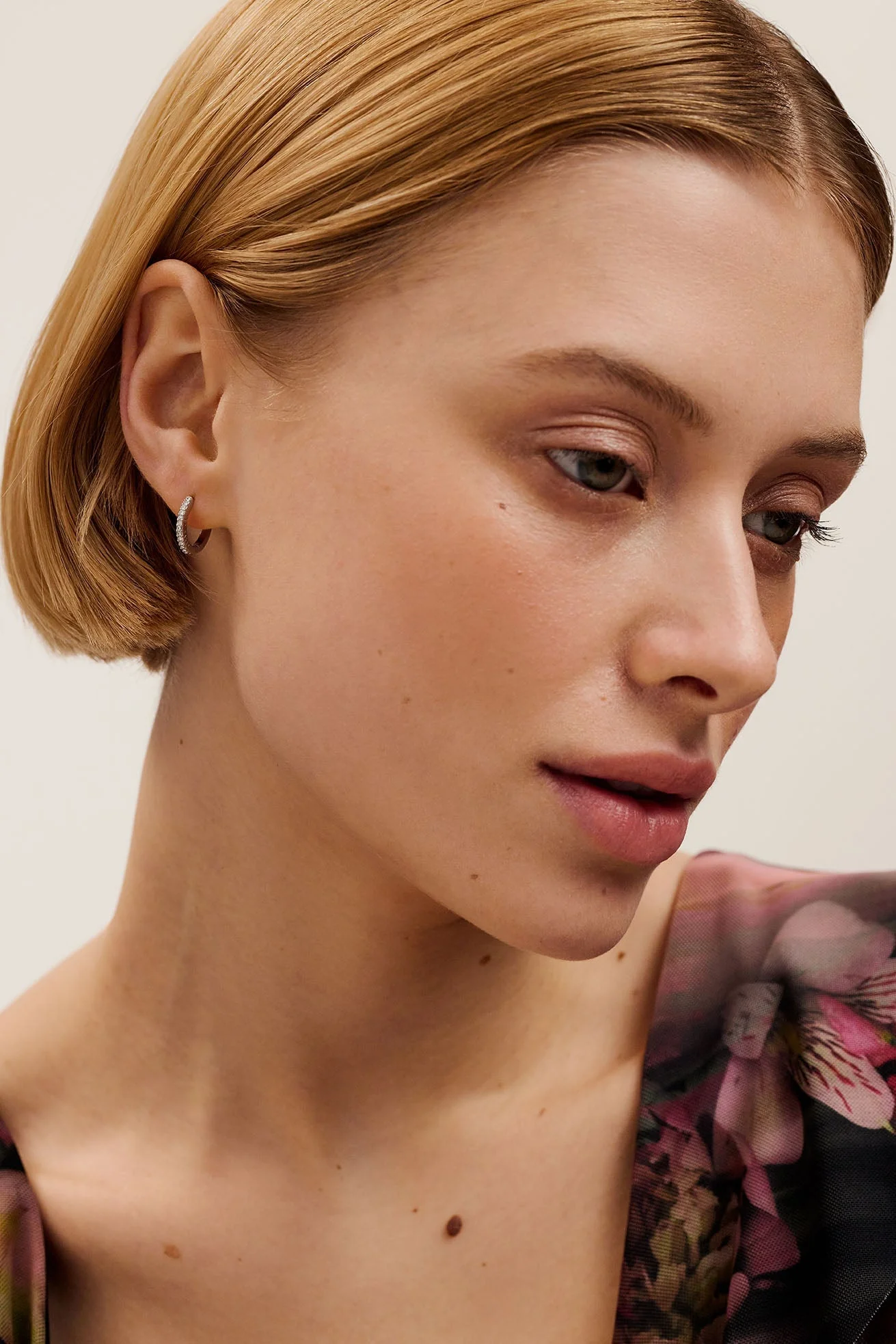 Heplie Crystal Hoop Earrings (14Mm) Silver - Image 3