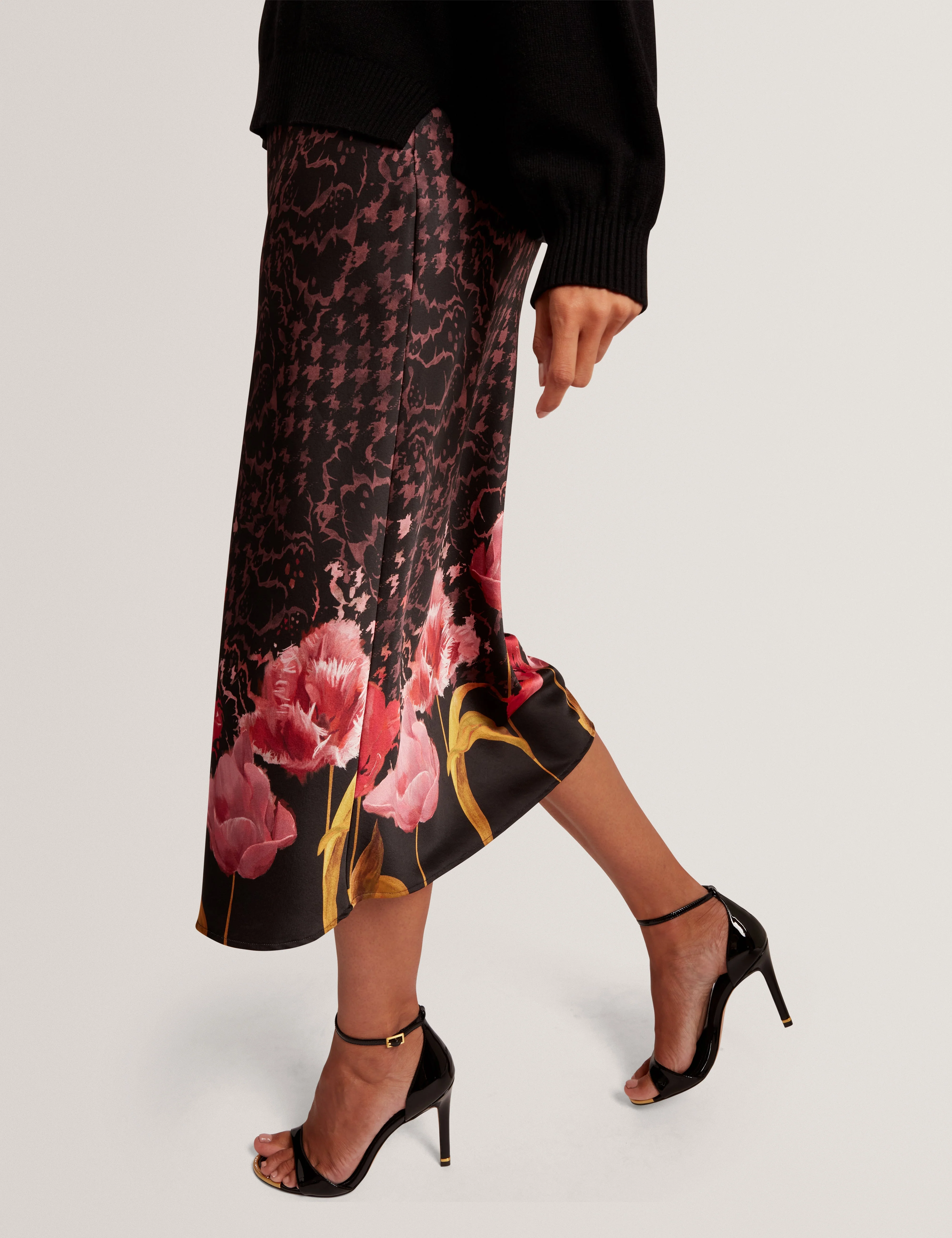 Kaatyy Knitted Jumper With Printed Slip Dress Black - Image 4