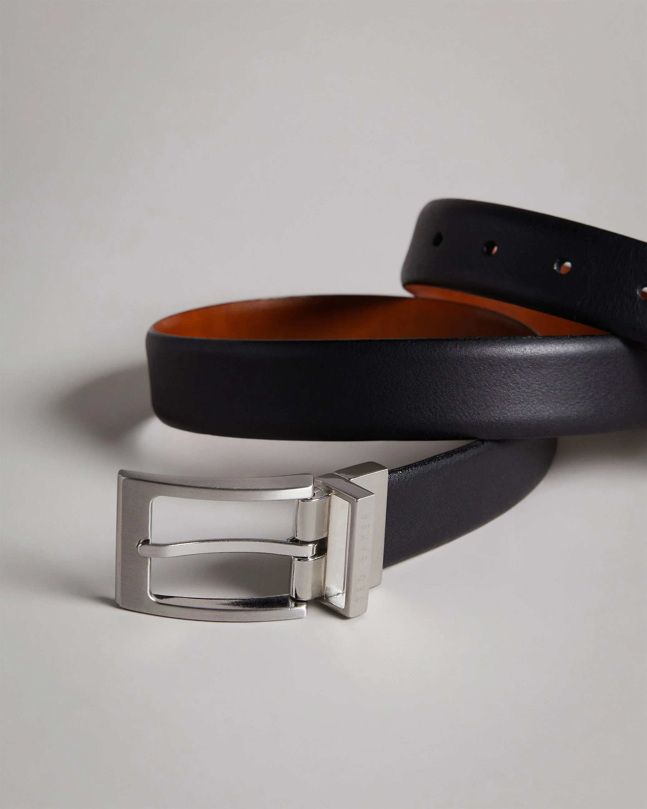Karmer Reversible Leather Belt Black - Image 3