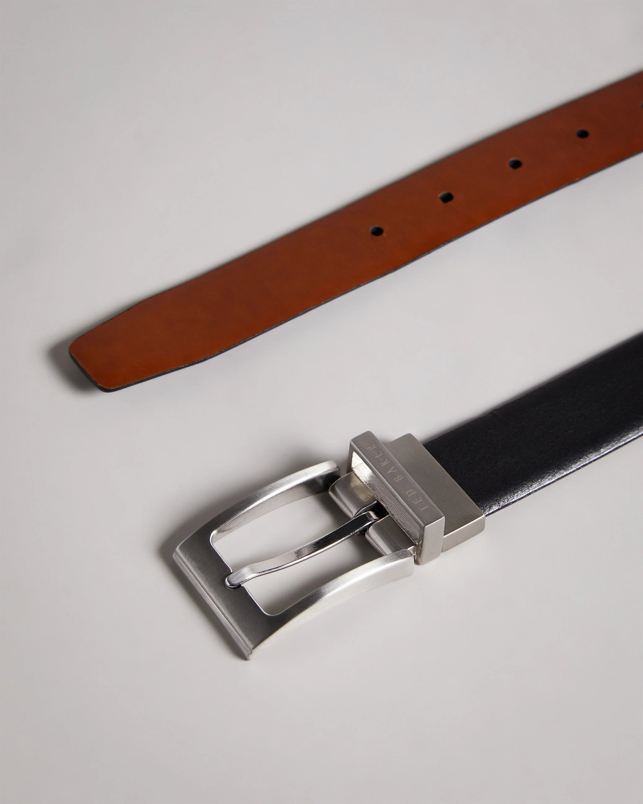 Karmer Reversible Leather Belt Black - Image 4