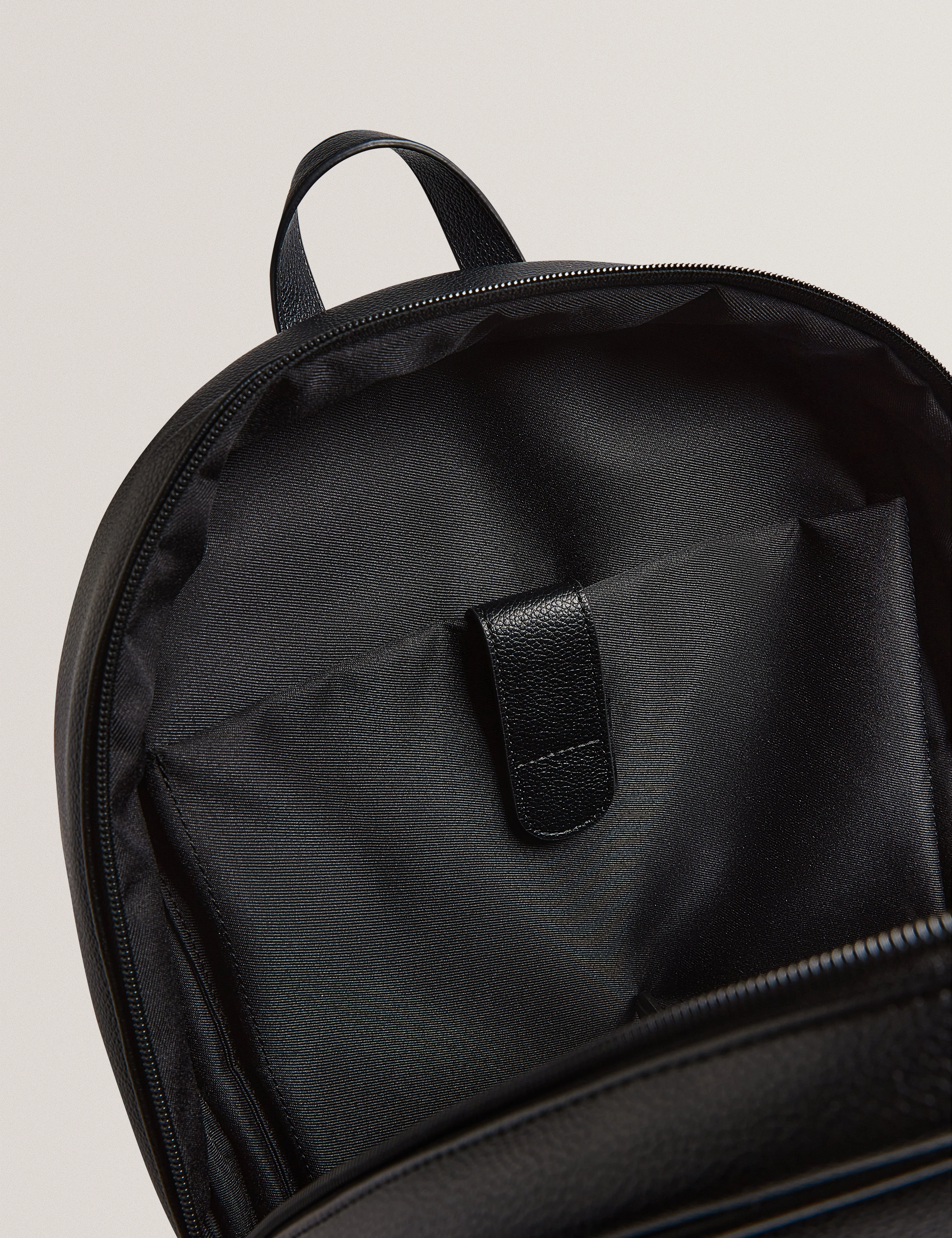 Keviin Stripe Pu Backpack Black - Image 4