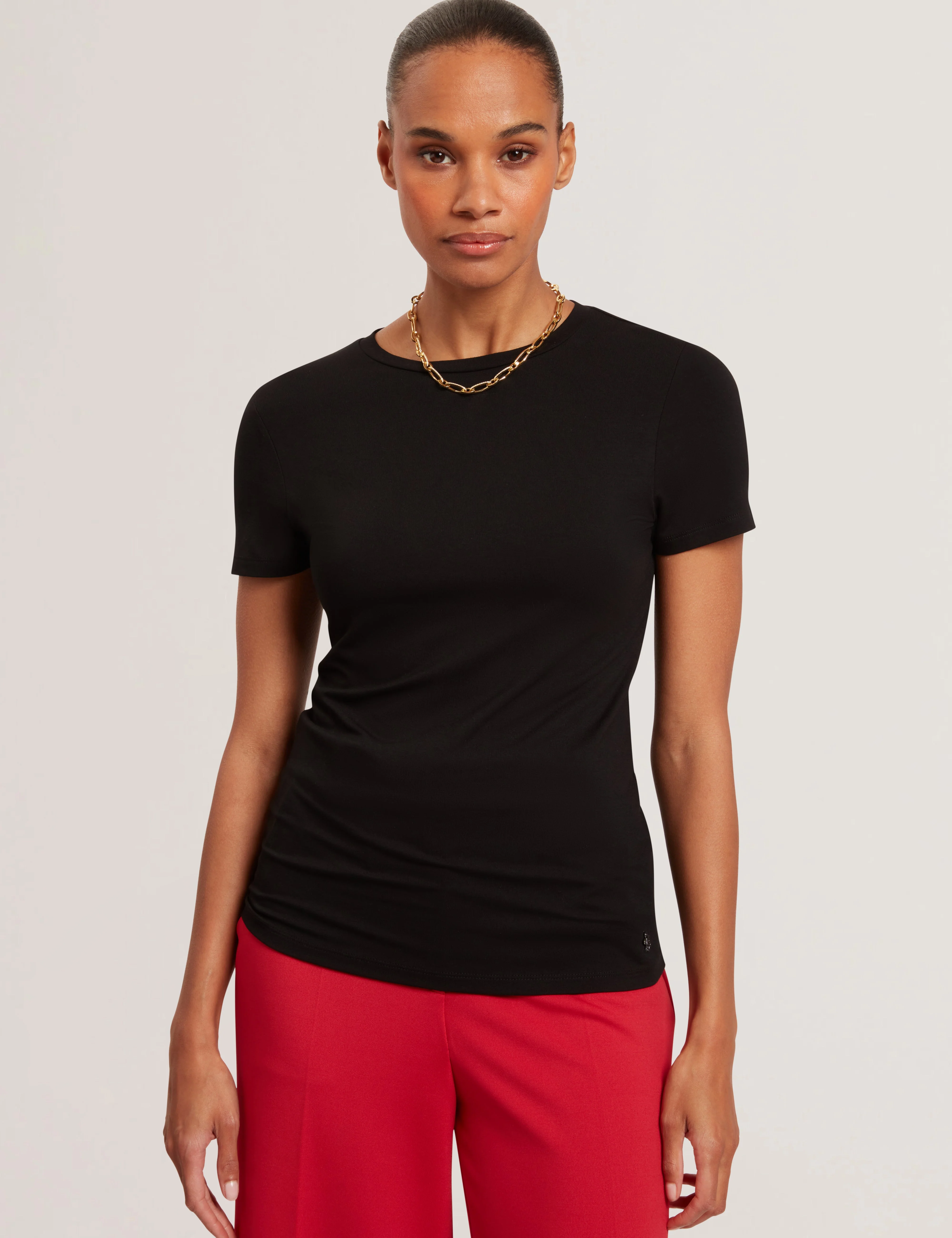Larnaa Short Sleeve Fitted Tee Black