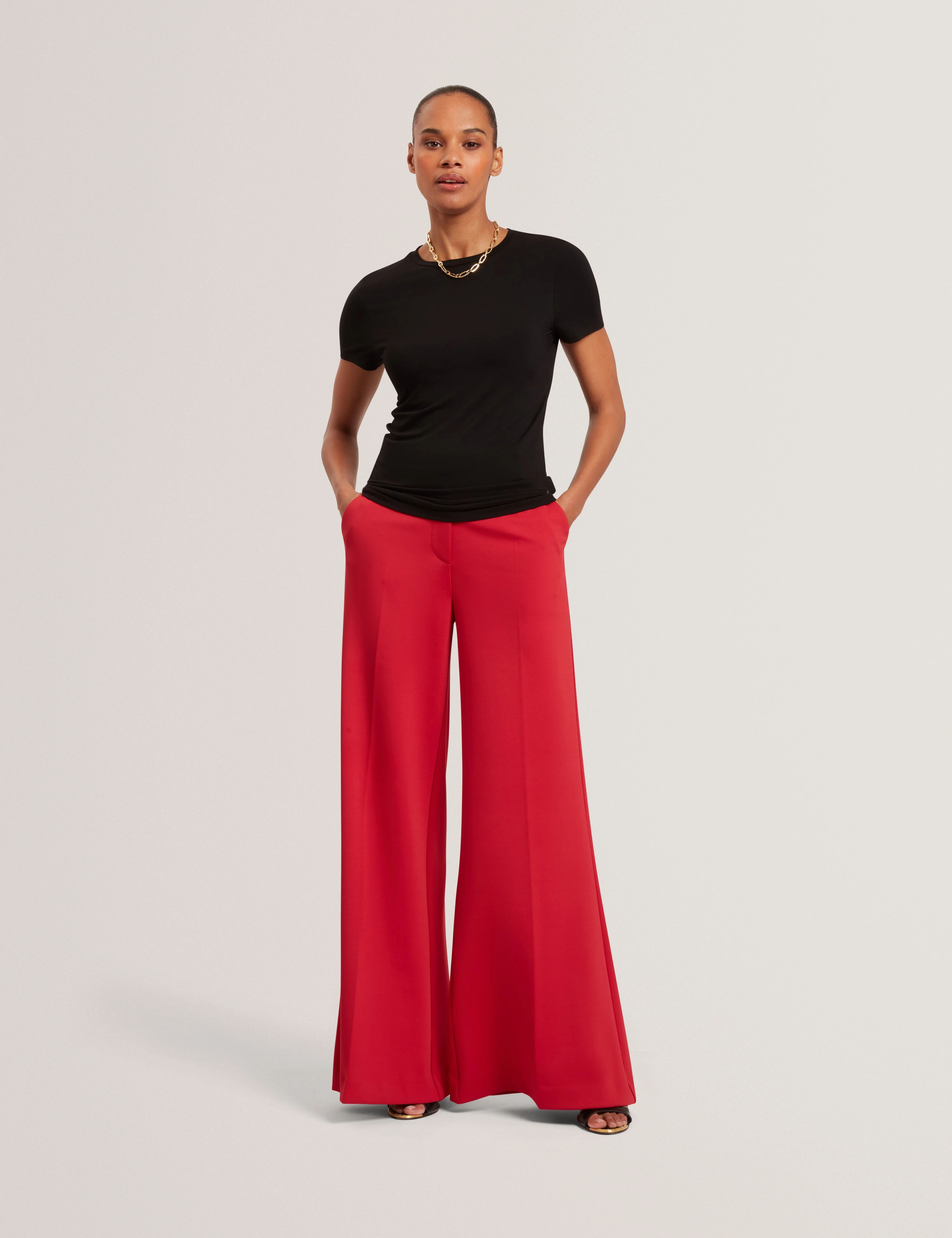 Larnaa Short Sleeve Fitted Tee Black - Image 2