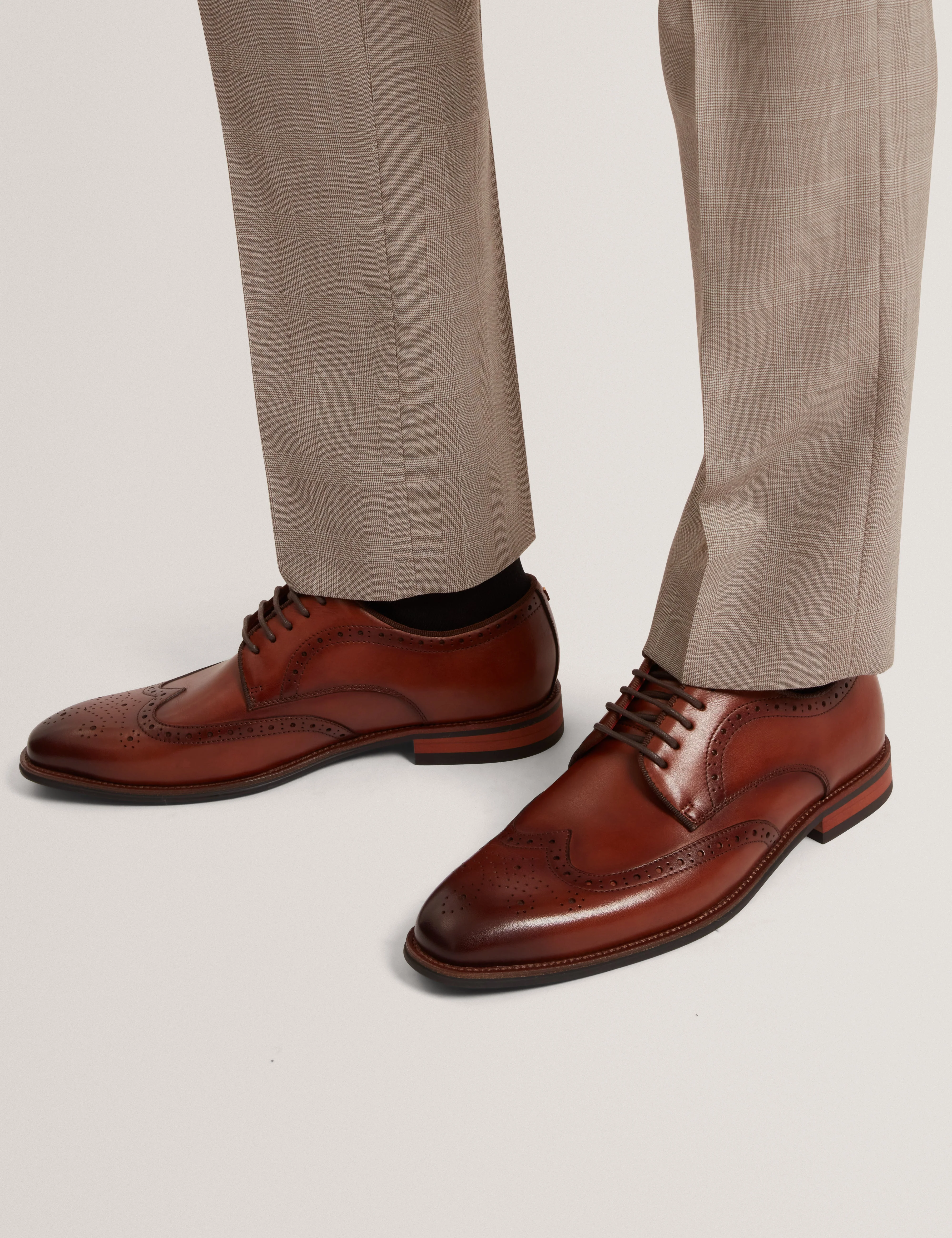 Markuse Brogue Derby Formal Shoe Tan - Image 2