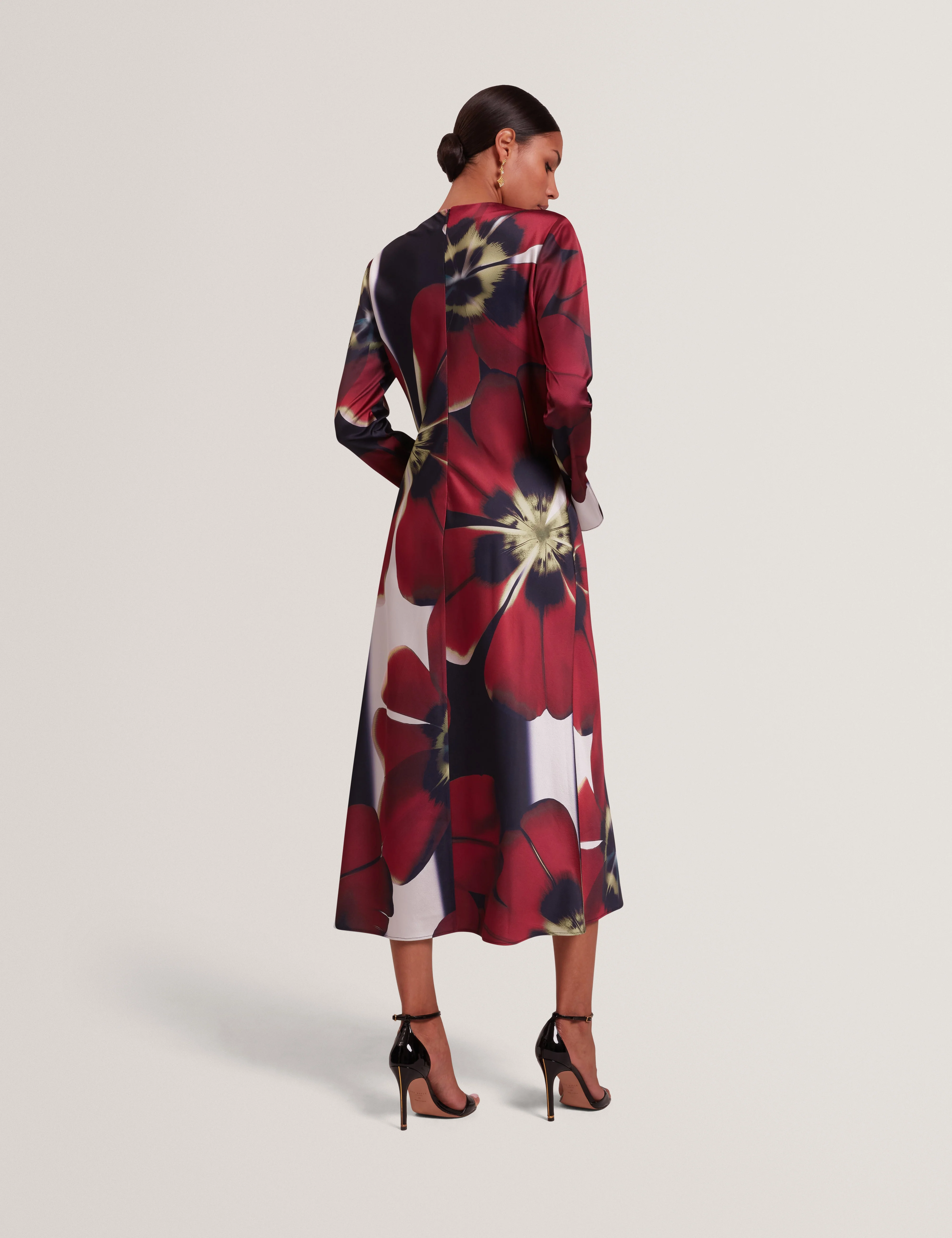 Neerah Printed Long Sleeve Midi Dress Navy - Image 3