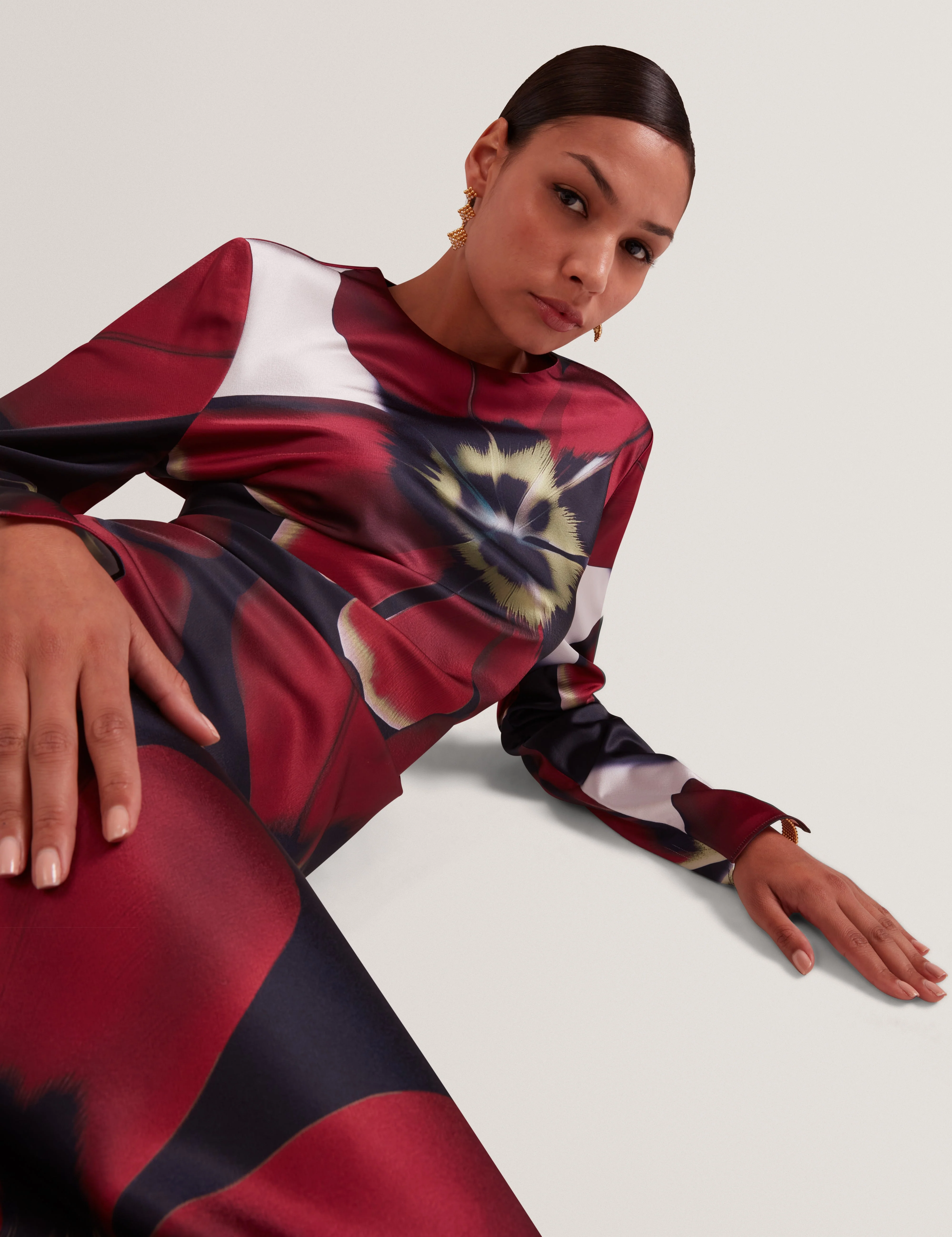 Neerah Printed Long Sleeve Midi Dress Navy - Image 4