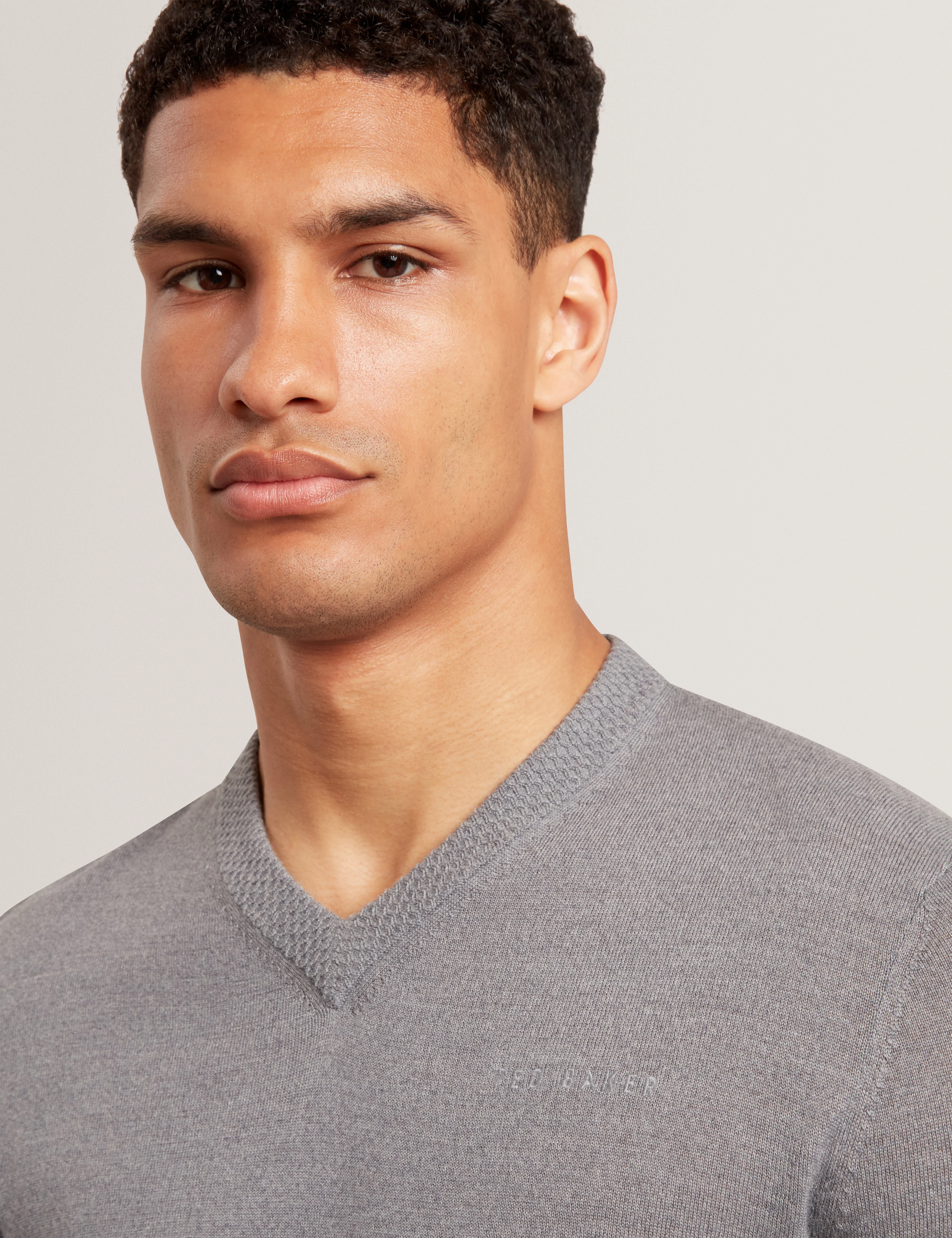 Resye Branded Merino V-Neck Jumper Mid-Grey - Image 4