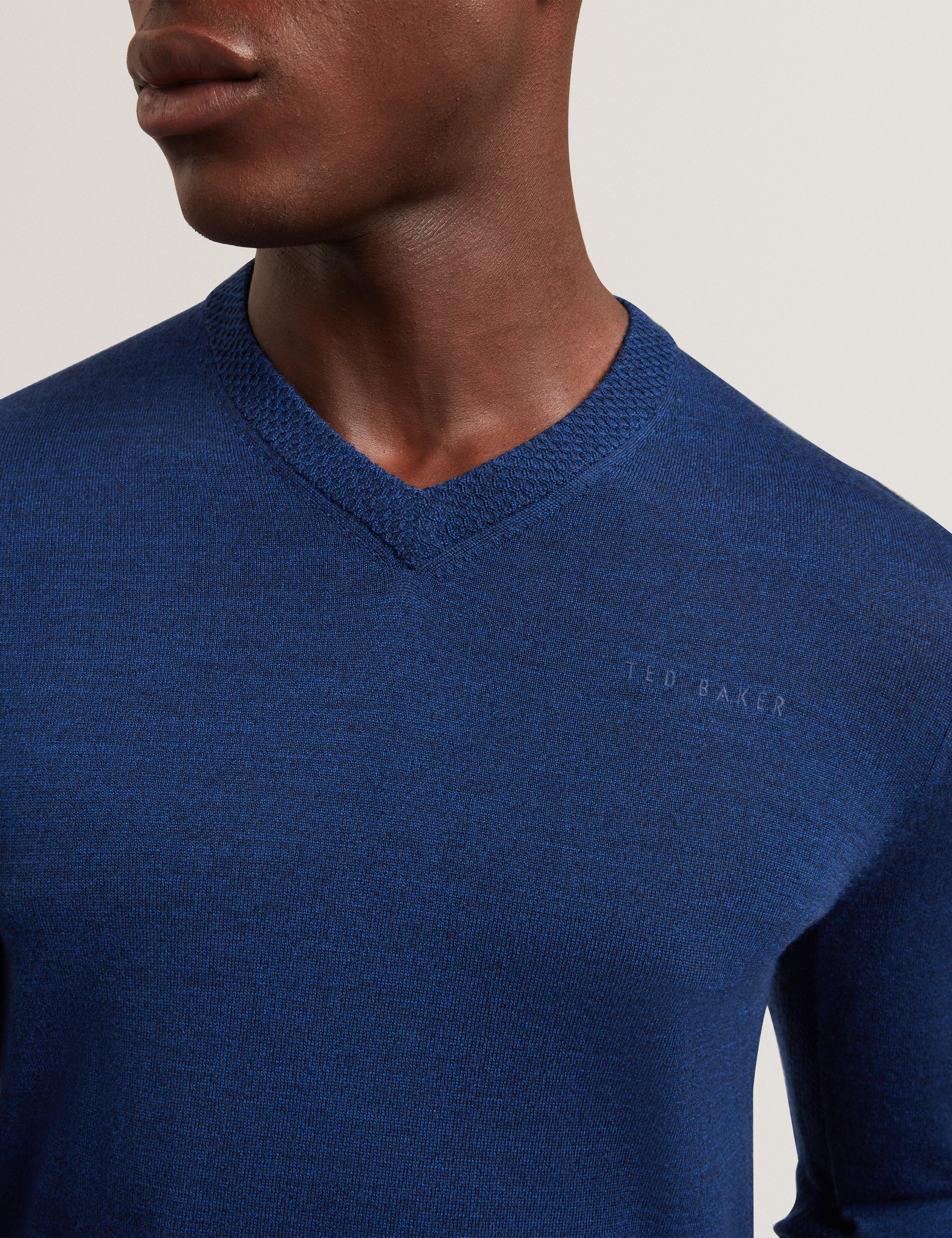 Resye Branded Merino V-Neck Jumper Navy - Image 4