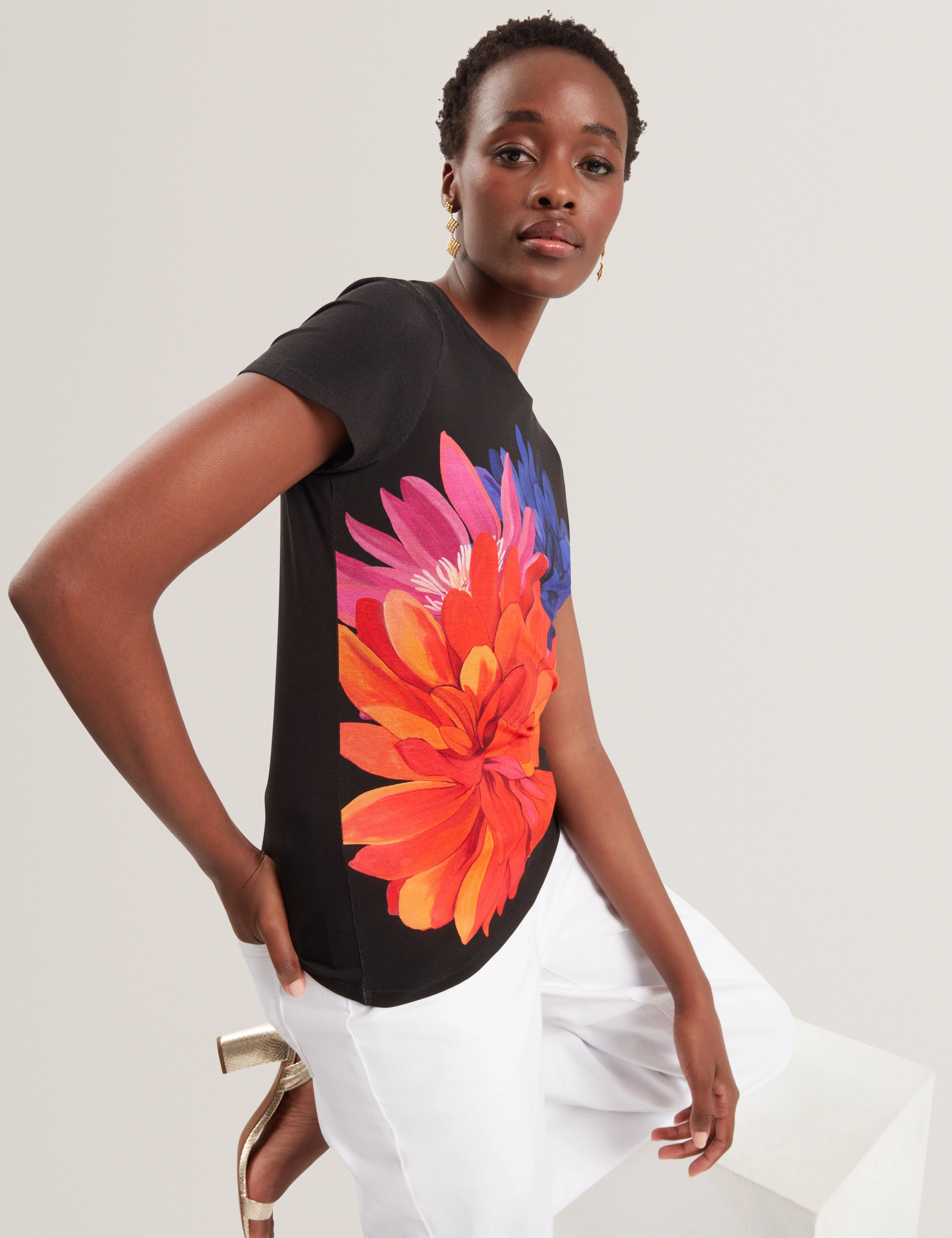 Riccia Printed Fitted Tee Black - Image 5