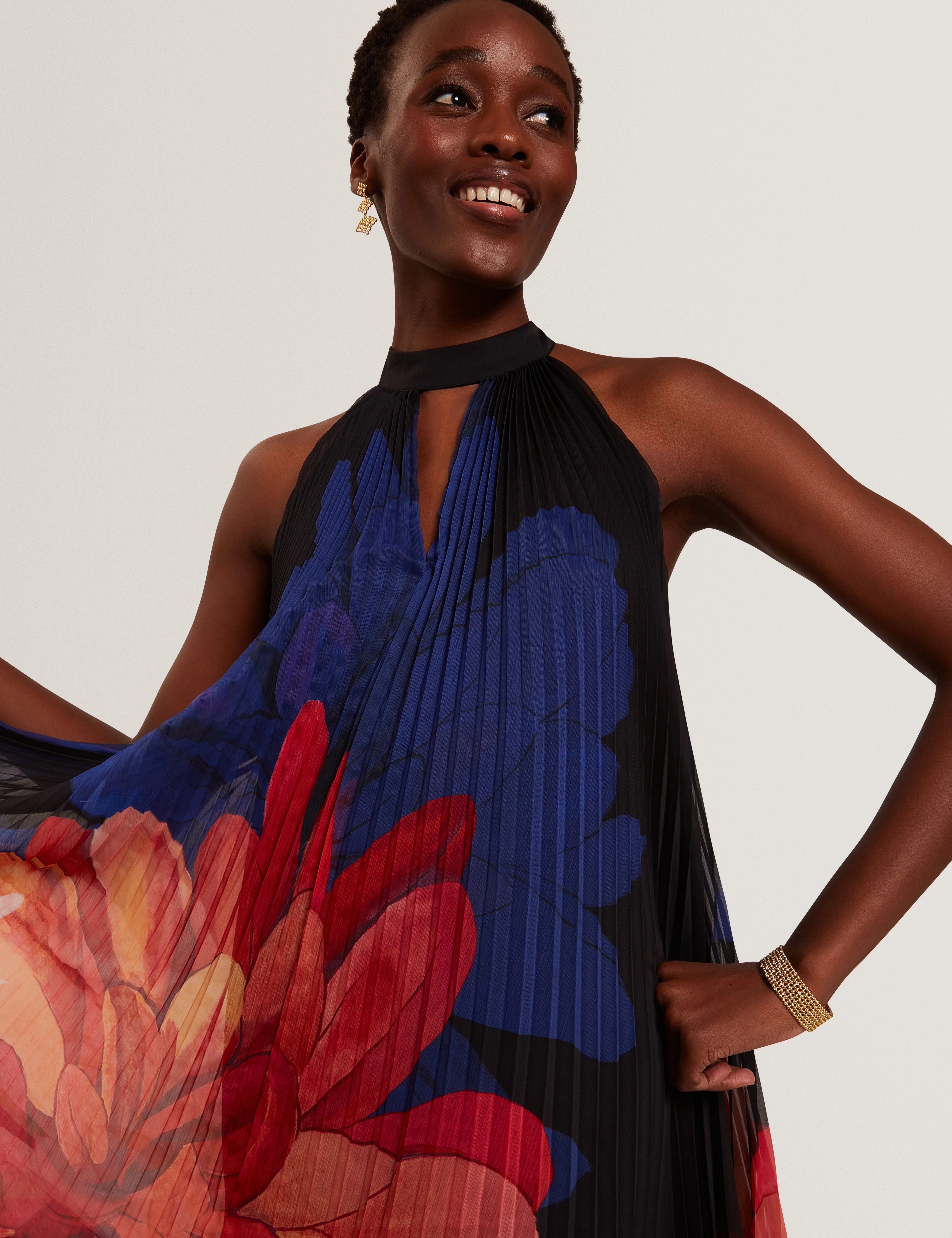 Scotlia Printed Halter Neck Pleated Maxi Dress Black - Image 2