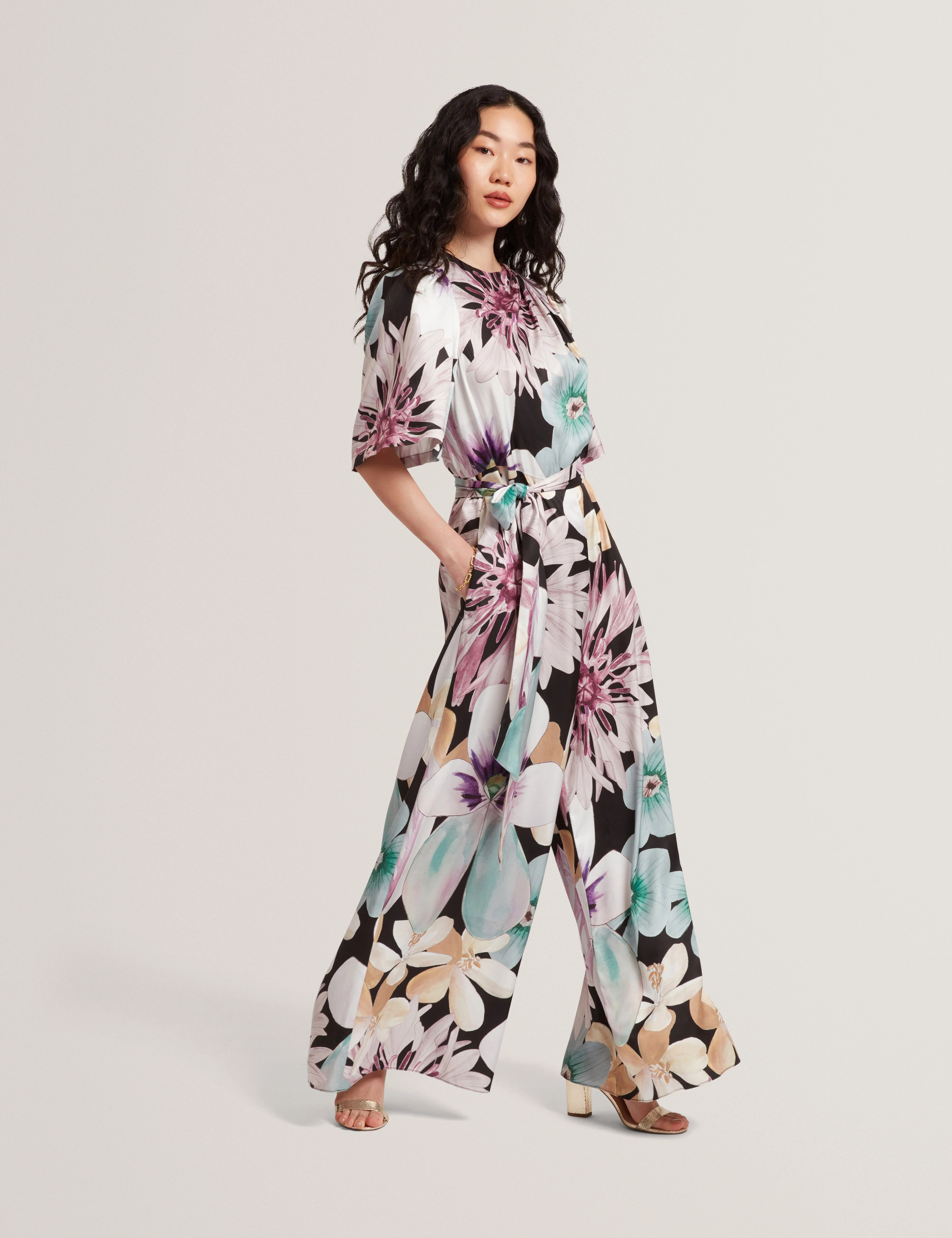 Sunshi Printed Drape Neck Detail Wide Leg Jumps Black - Image 2