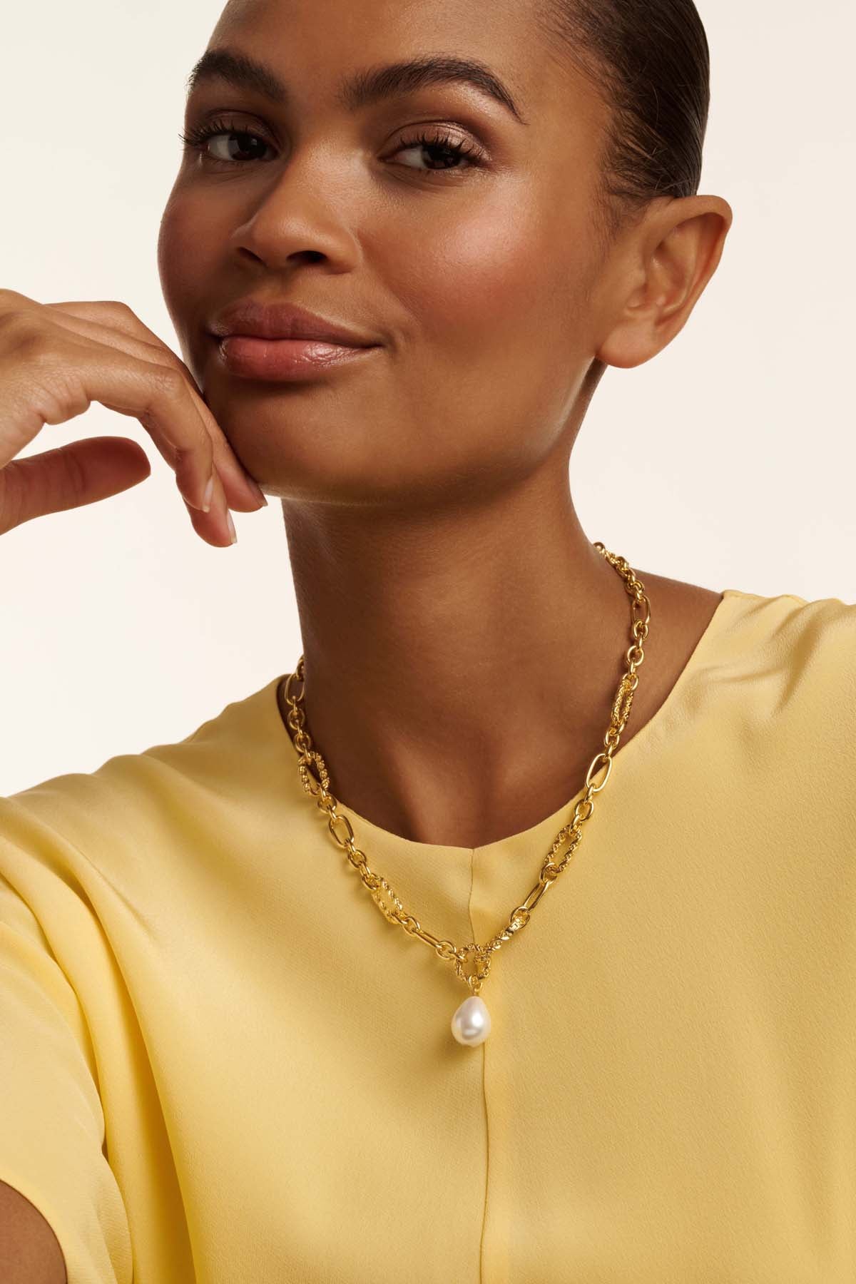 Timora Twisted Pearl Pendant Necklace Pearl - Image 4