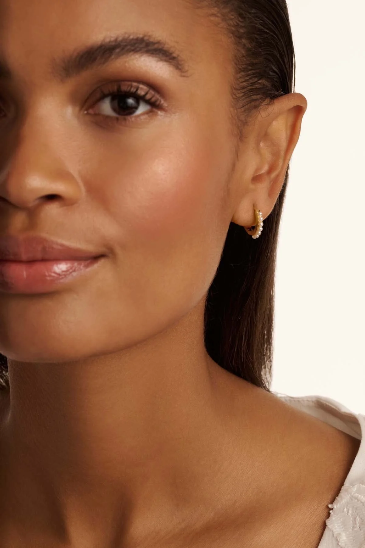 Persia Pearl Huggie Earrings Pearl - Image 2