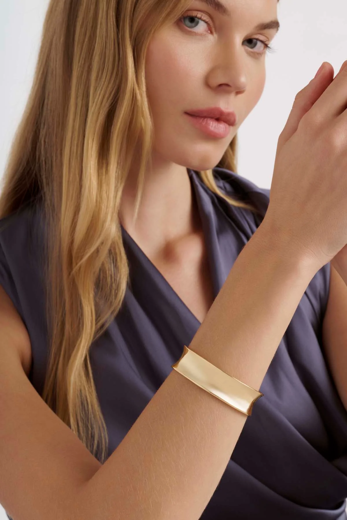 Contina Concave Cuff Gold - Image 5
