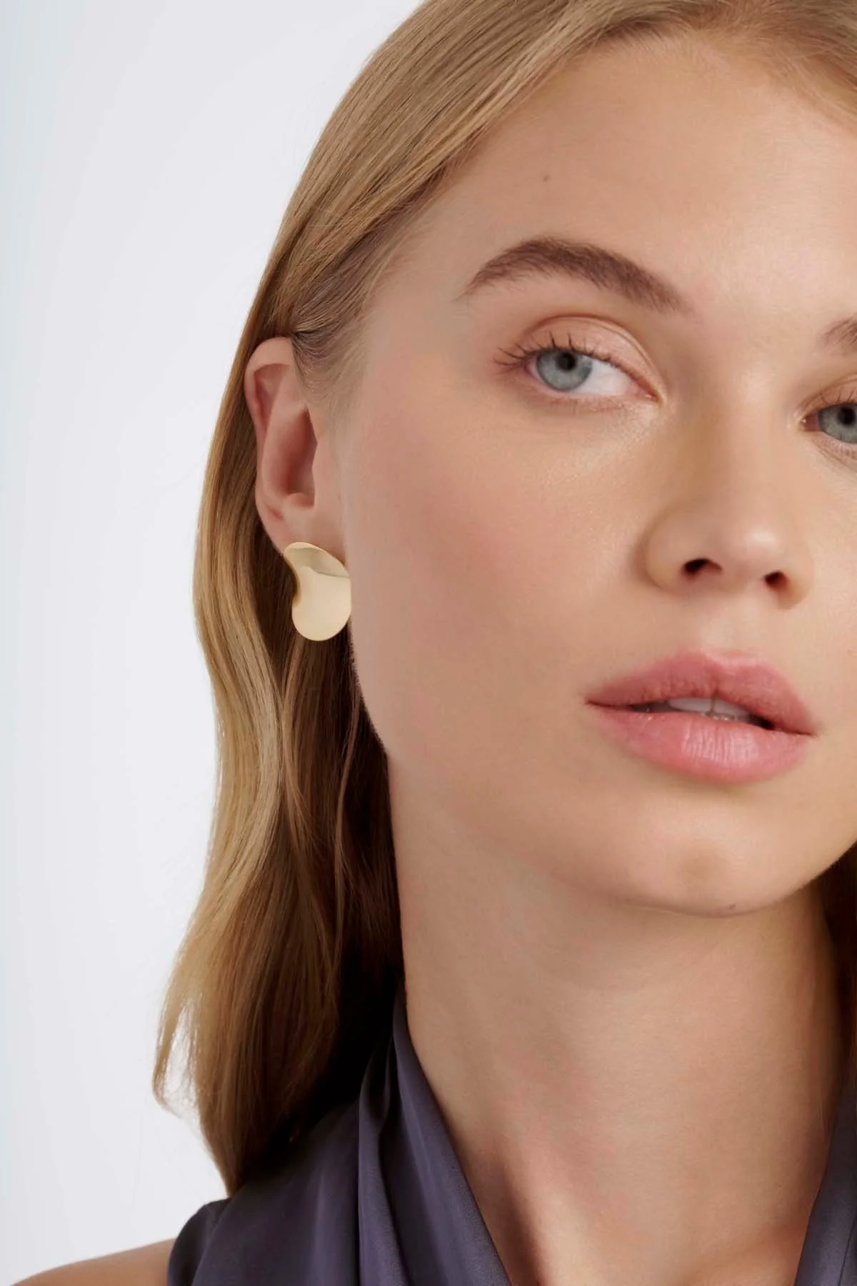 Conya Concave Large Stud Earrings Gold - Image 2